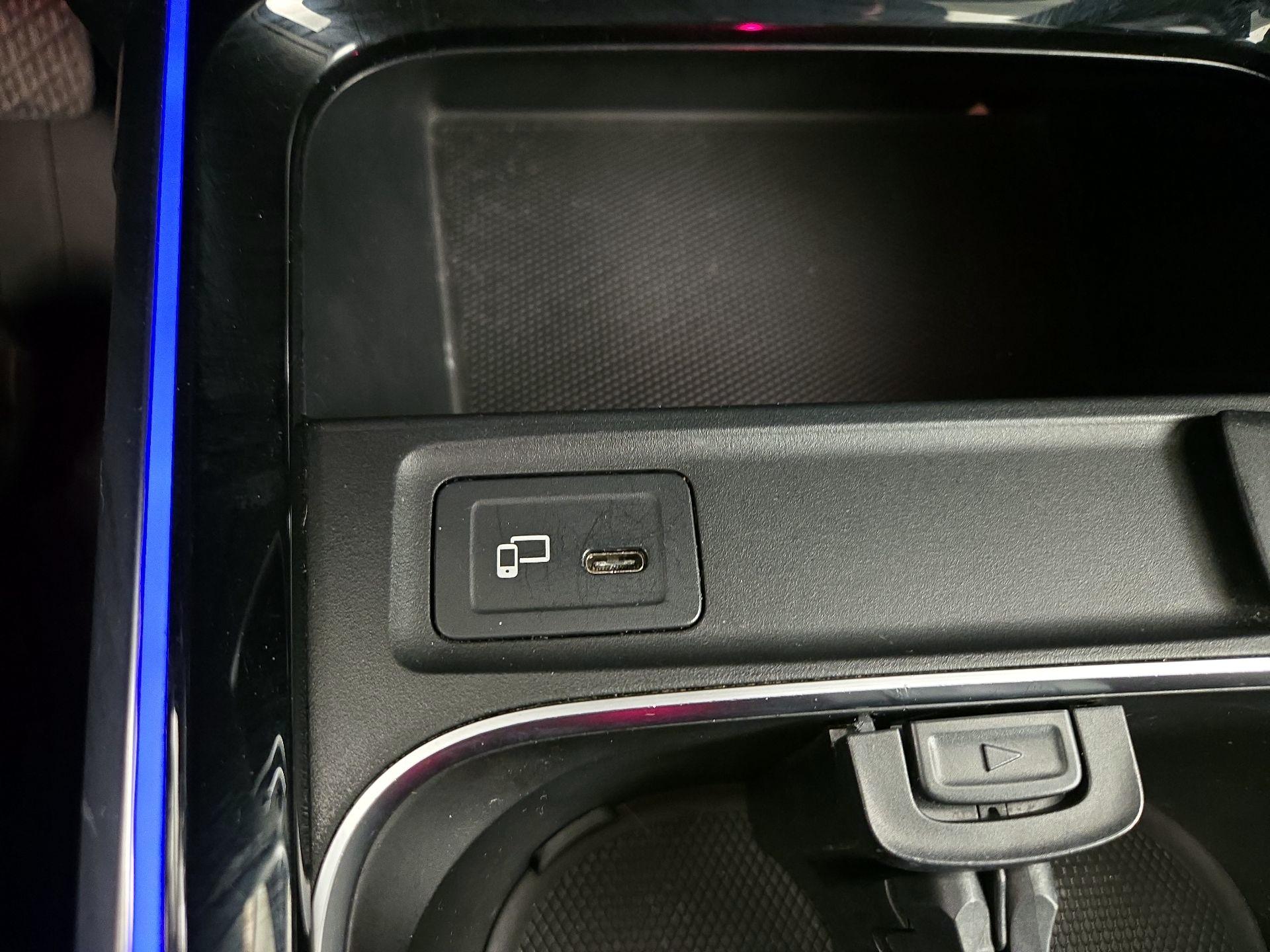 Thumbnail: 2020 Mercedes-Benz GLB - 19