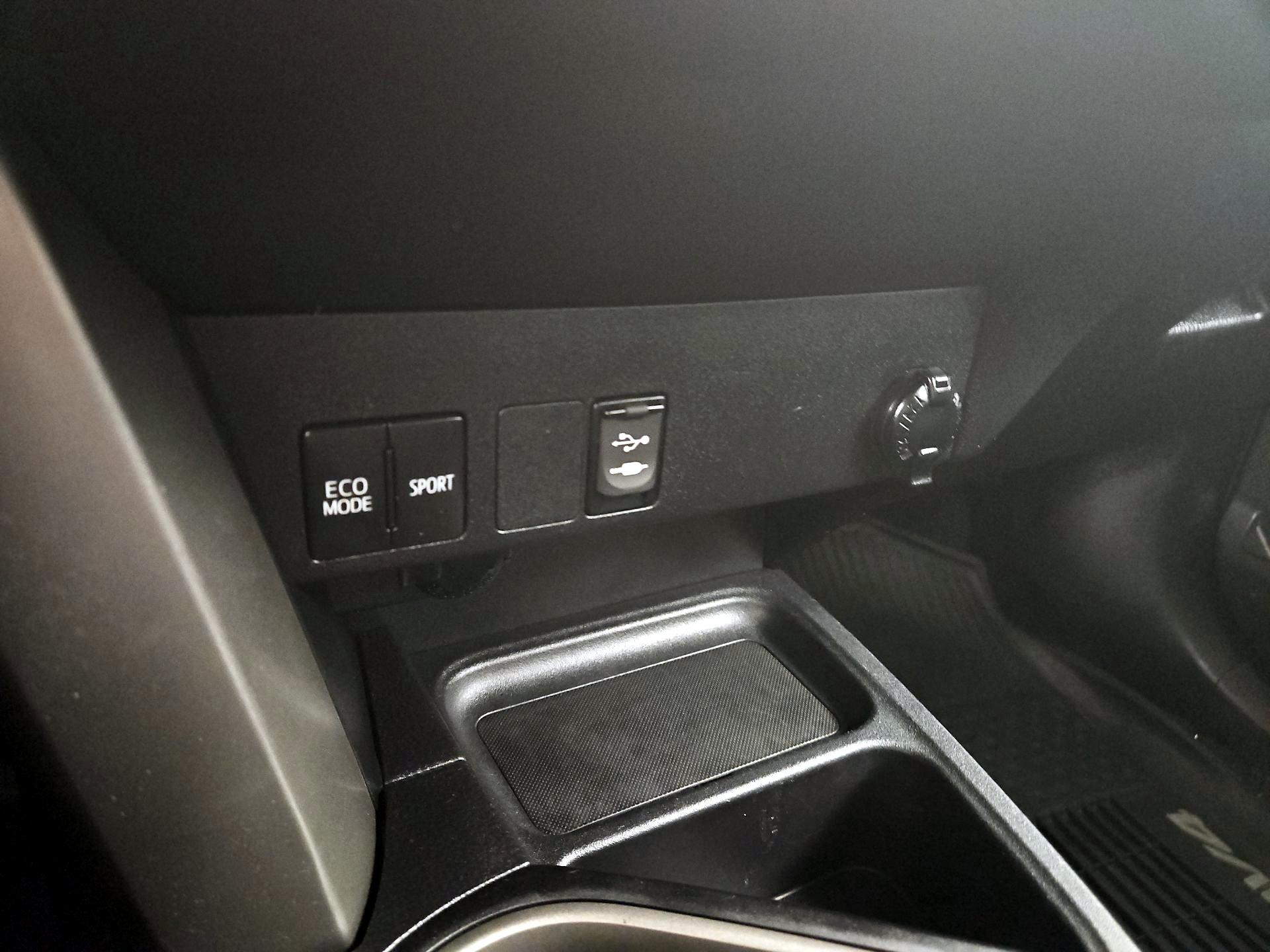 Thumbnail: 2018 Toyota RAV4 - 18