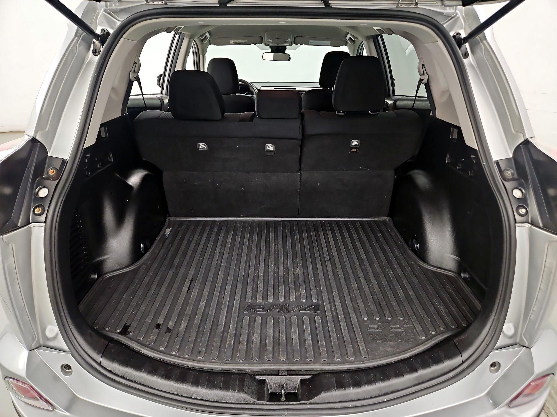 Thumbnail: 2018 Toyota RAV4 - 20