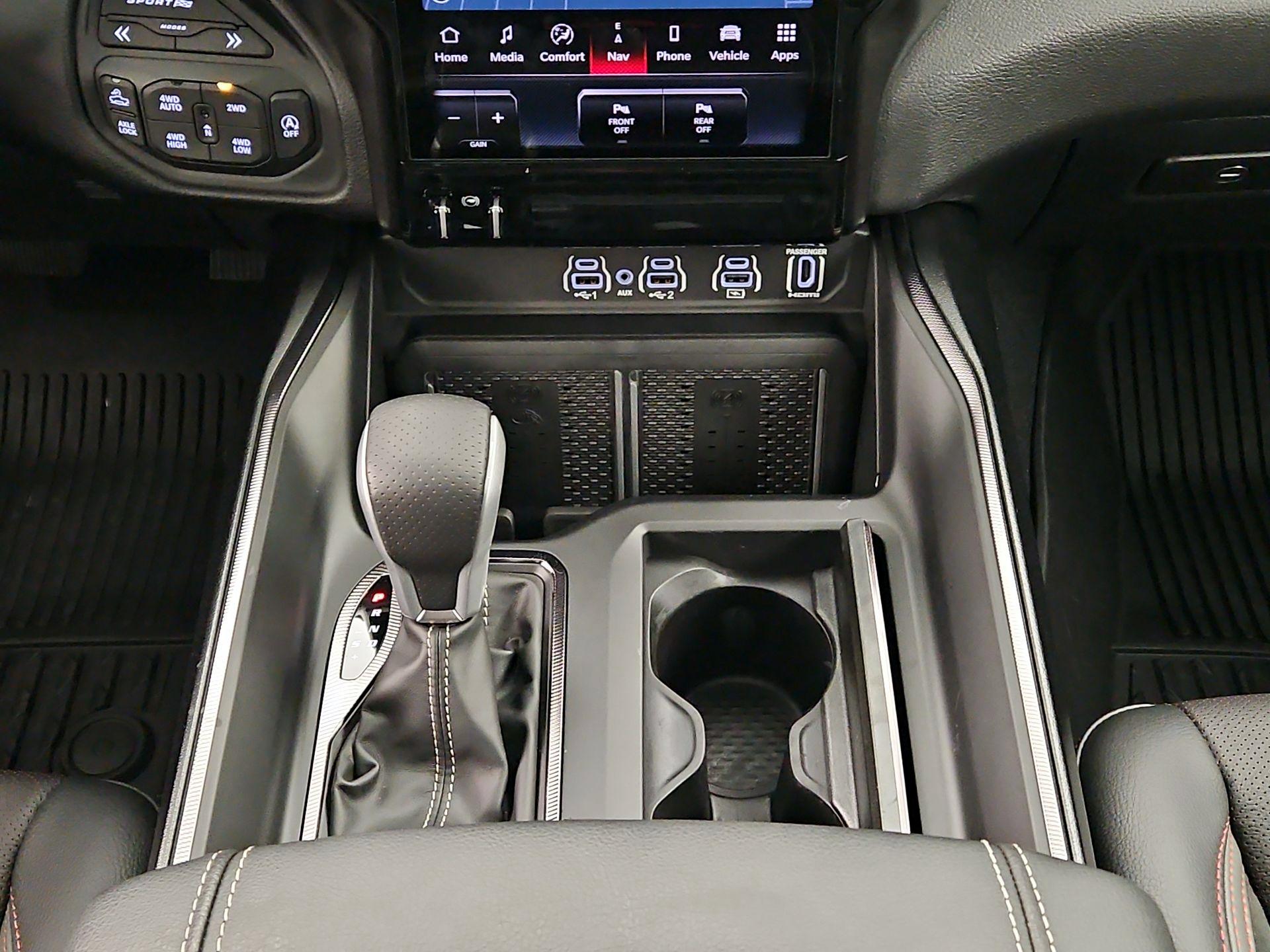 Thumbnail: 2025 RAM 1500 - 18