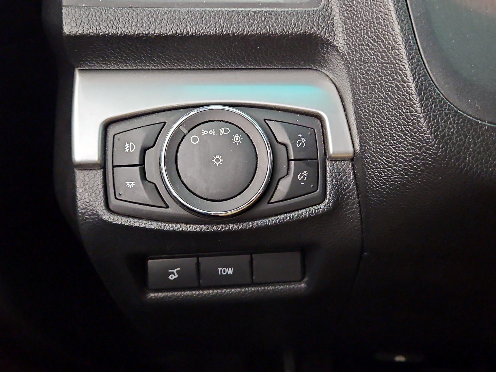 Thumbnail: 2016 Ford Explorer - 13