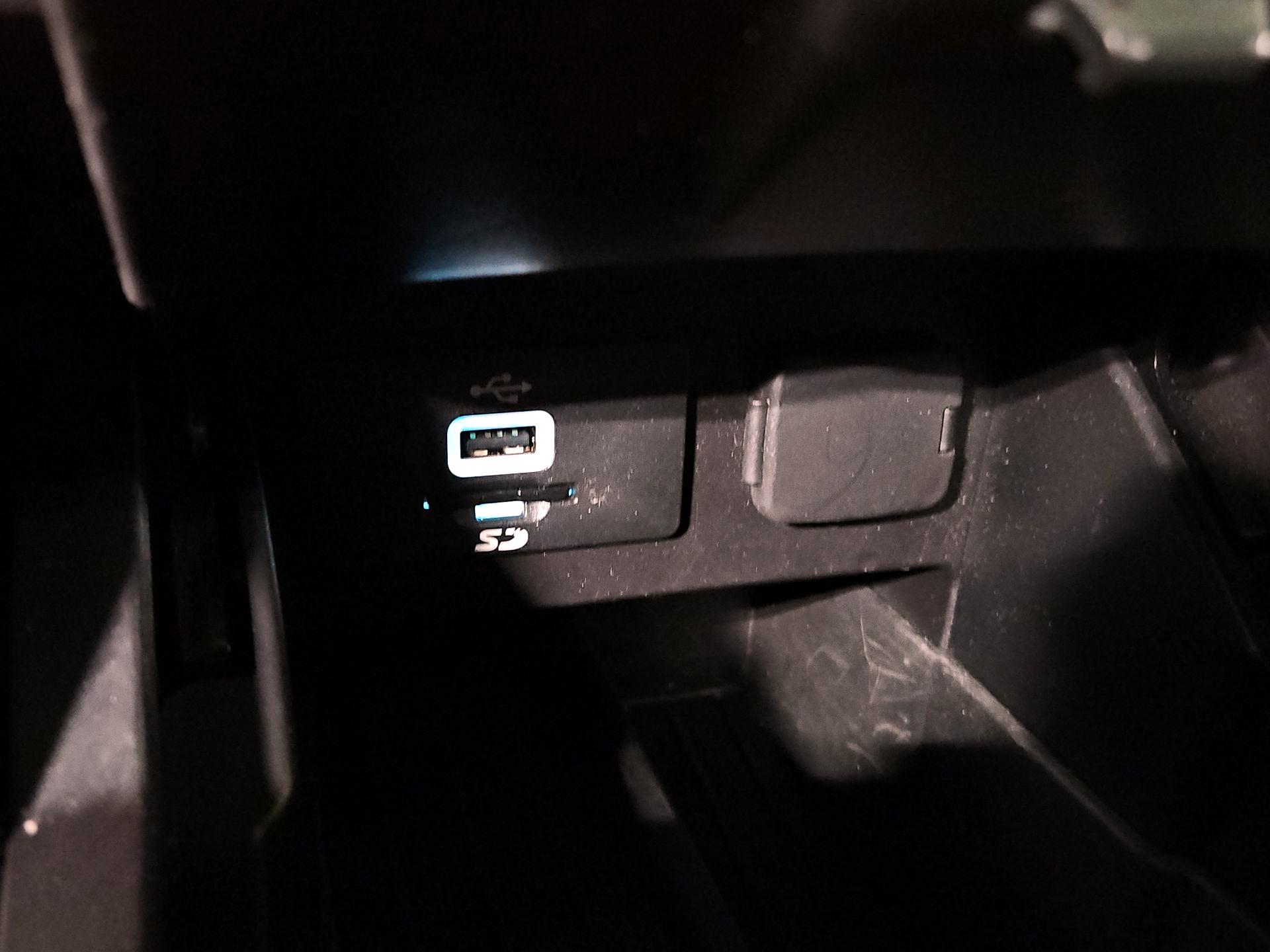 Thumbnail: 2016 Ford Explorer - 19