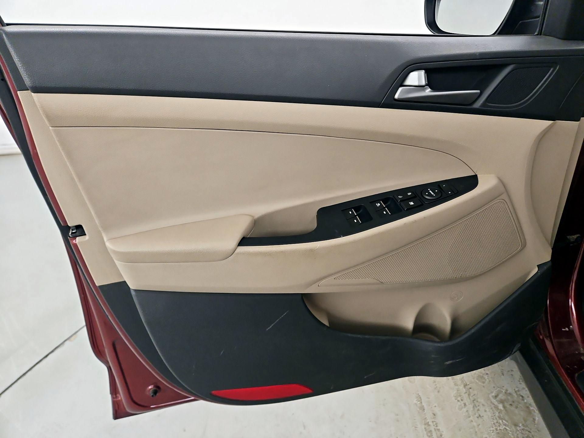 Thumbnail: 2016 Hyundai Tucson - 12