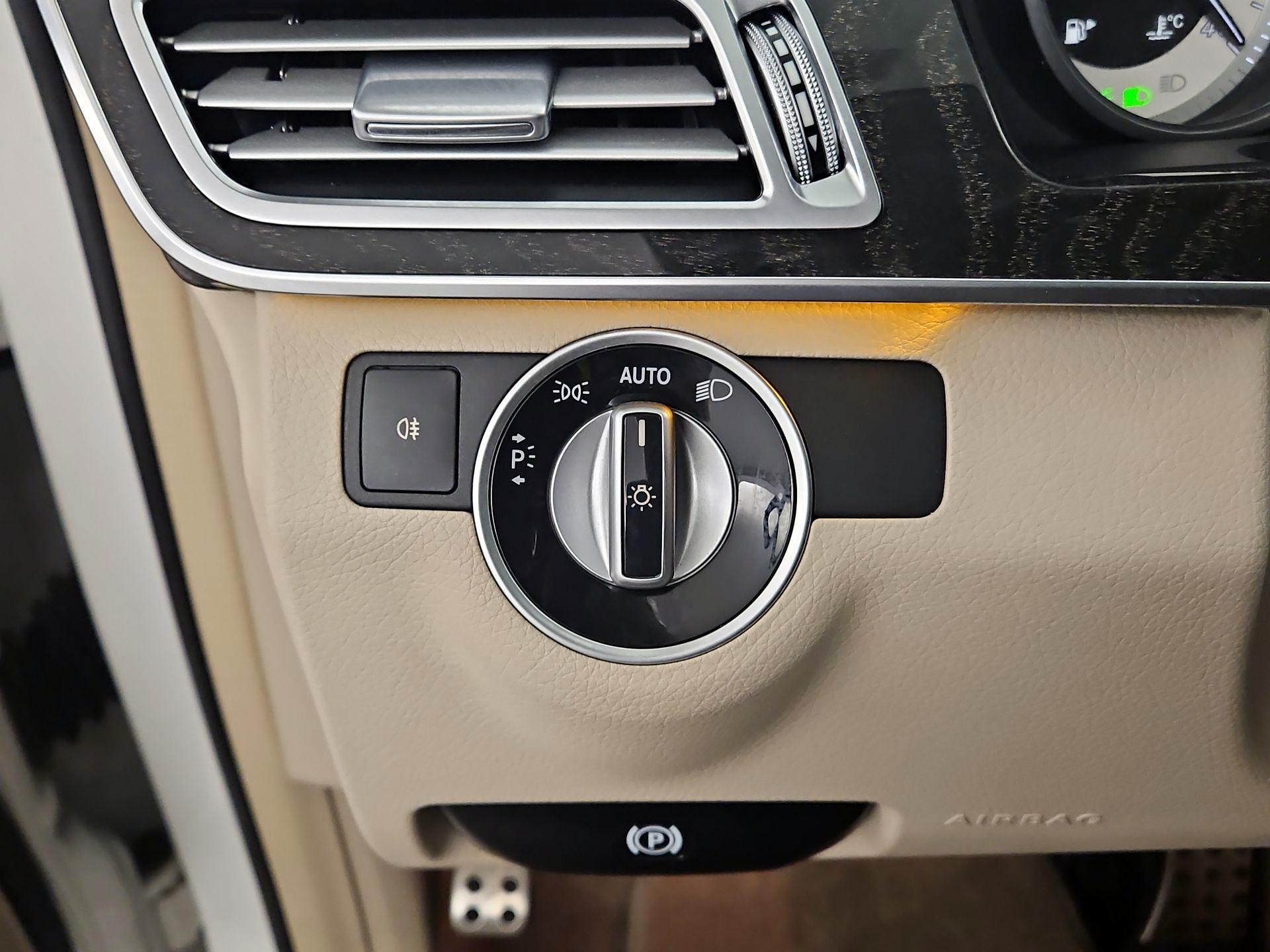 Thumbnail: 2016 Mercedes-Benz E-Class - 13