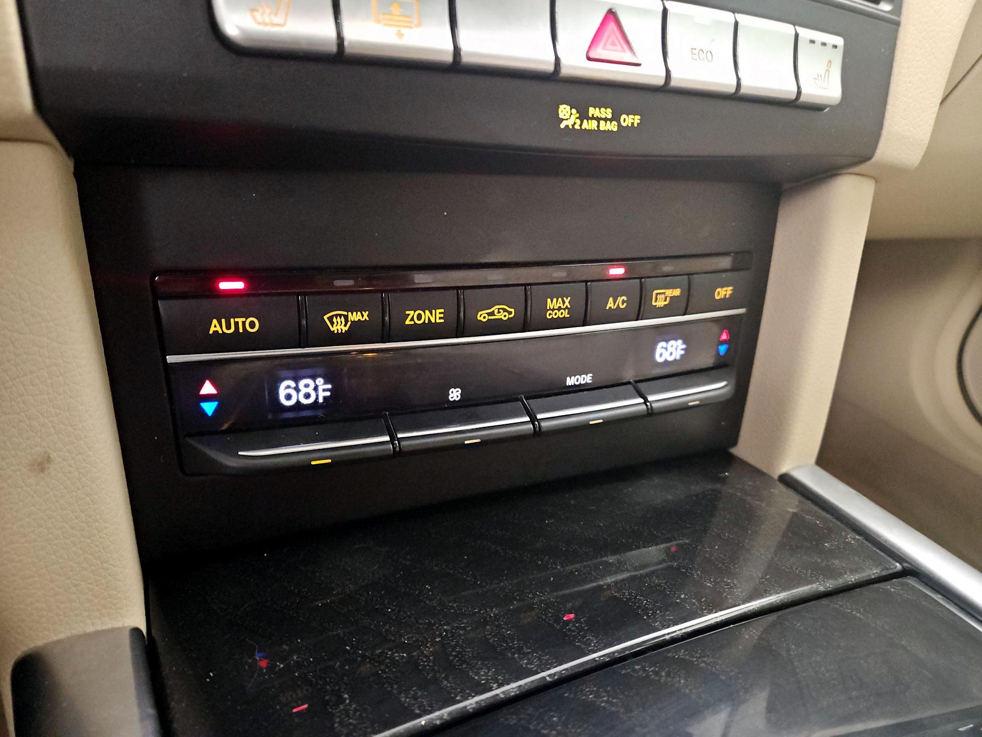 Thumbnail: 2016 Mercedes-Benz E-Class - 17