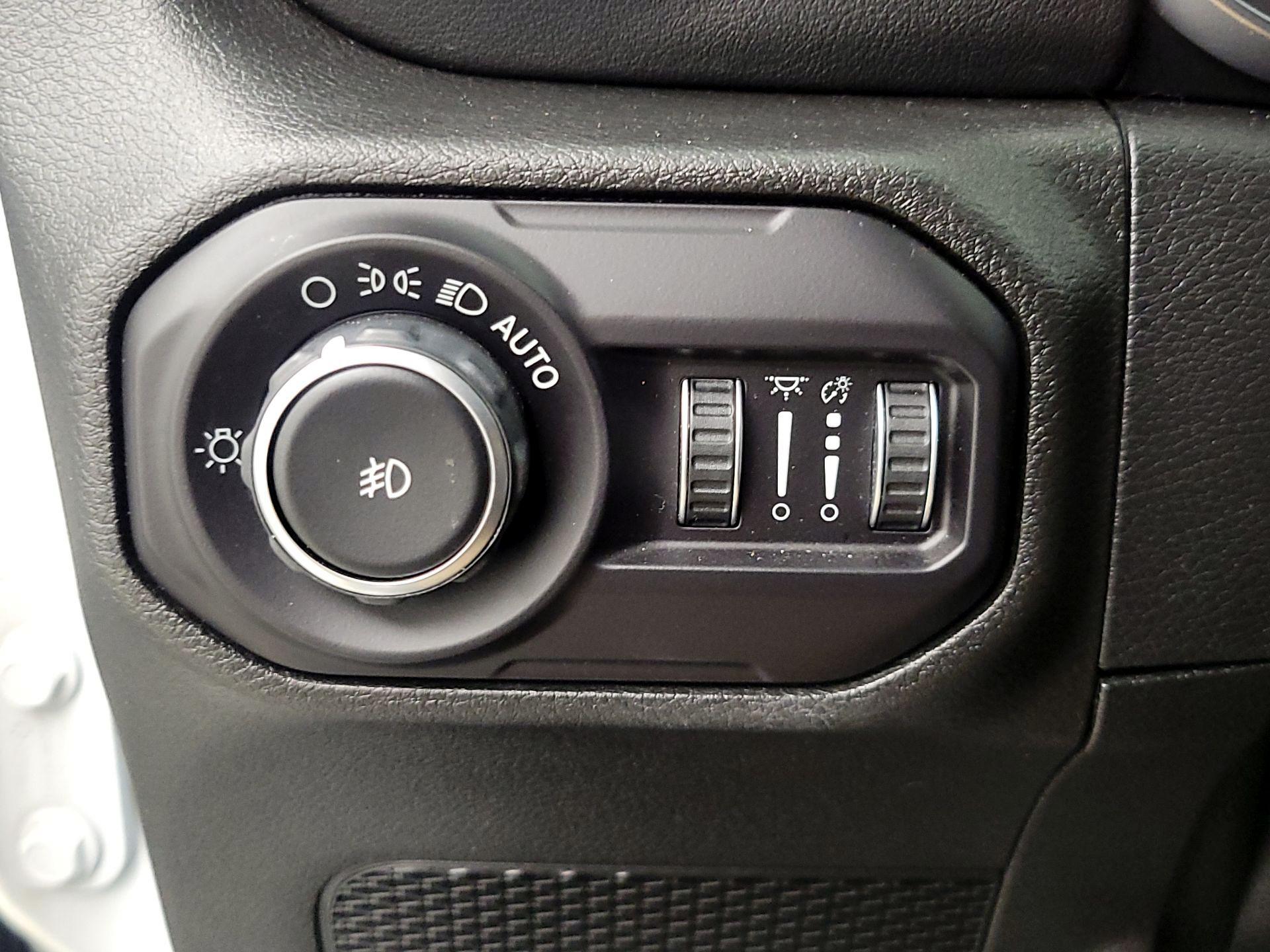 Thumbnail: 2018 Jeep Wrangler - 13