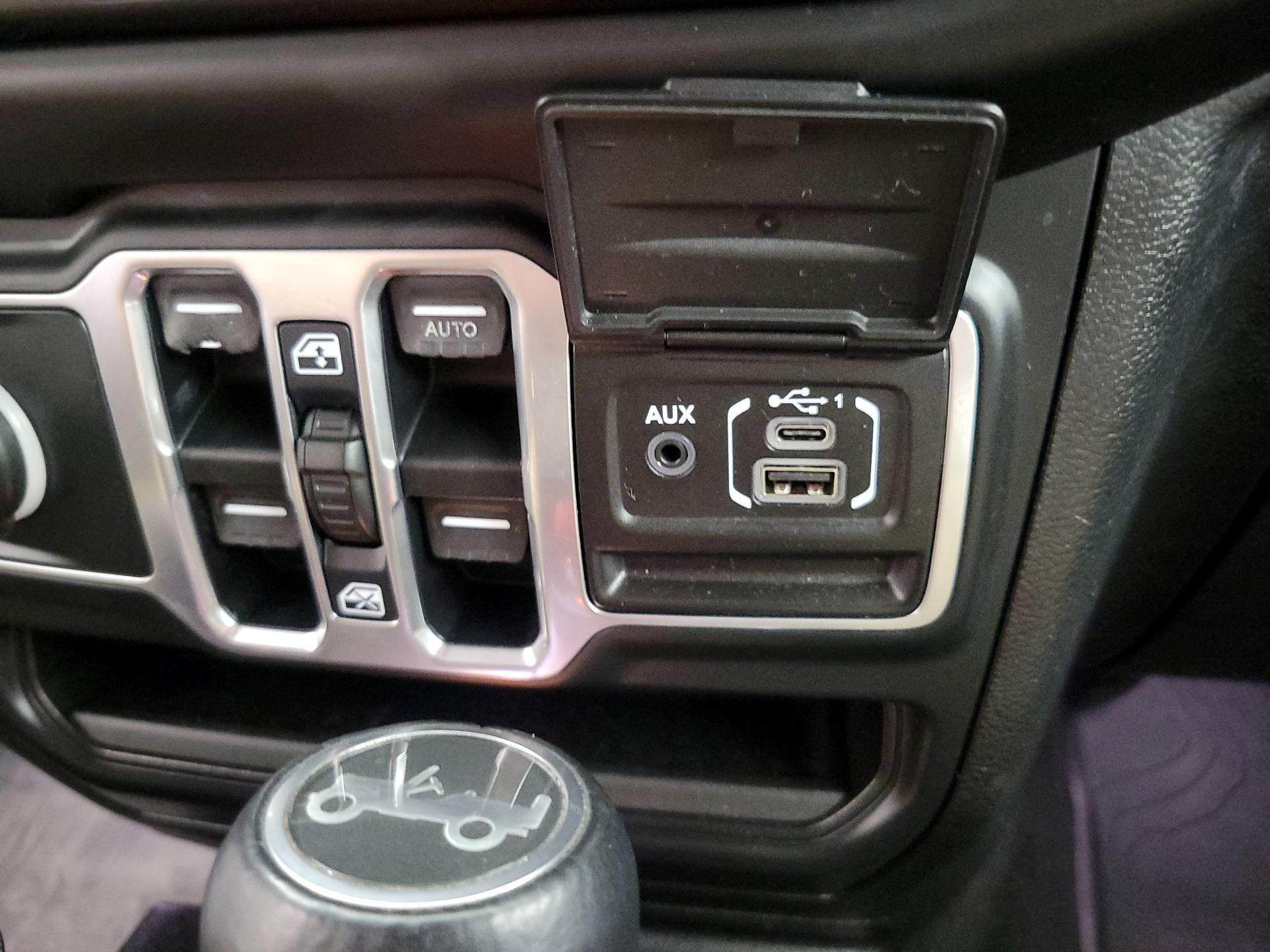Thumbnail: 2018 Jeep Wrangler - 19