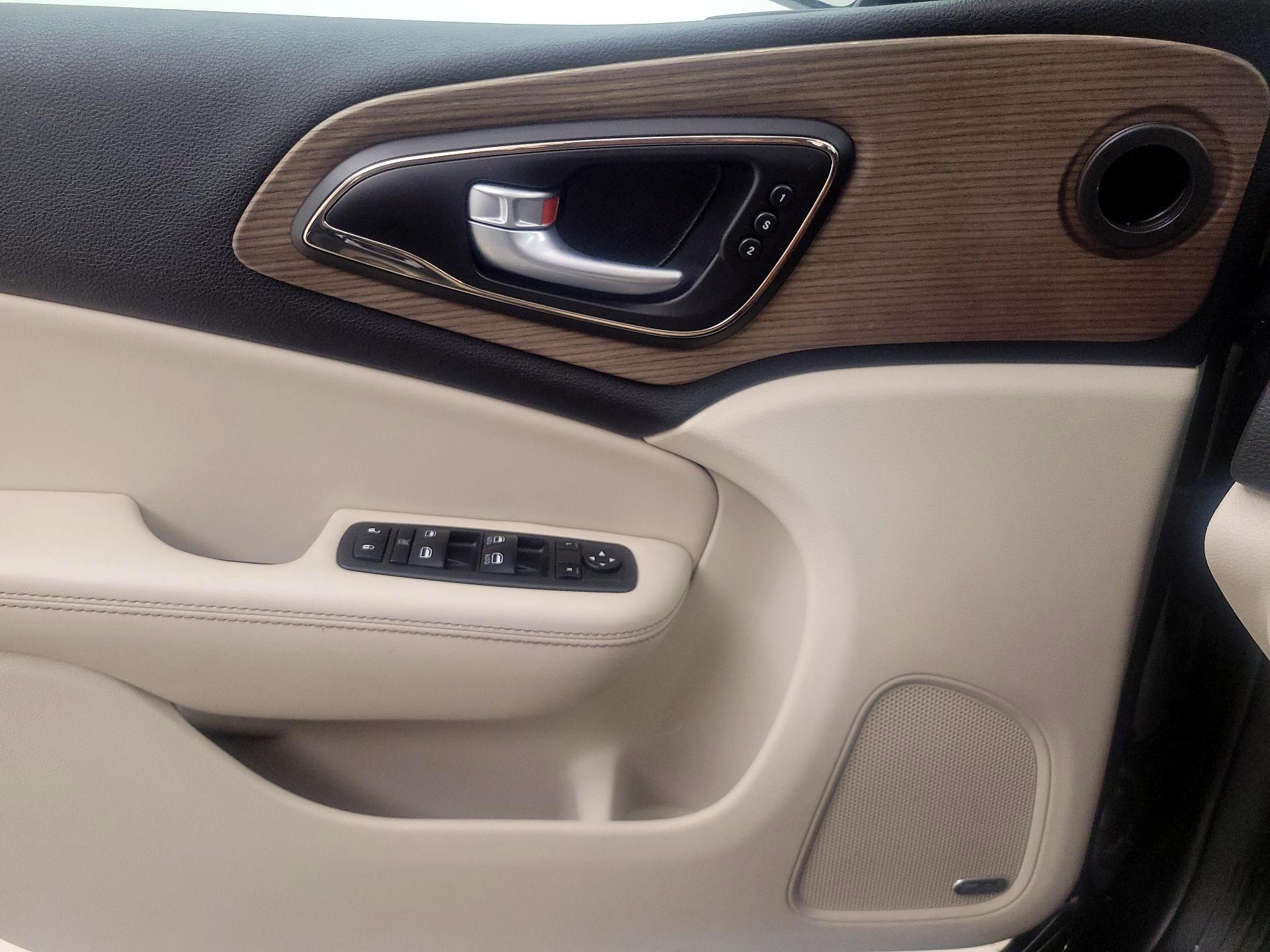 Thumbnail: 2015 Chrysler 200 - 12