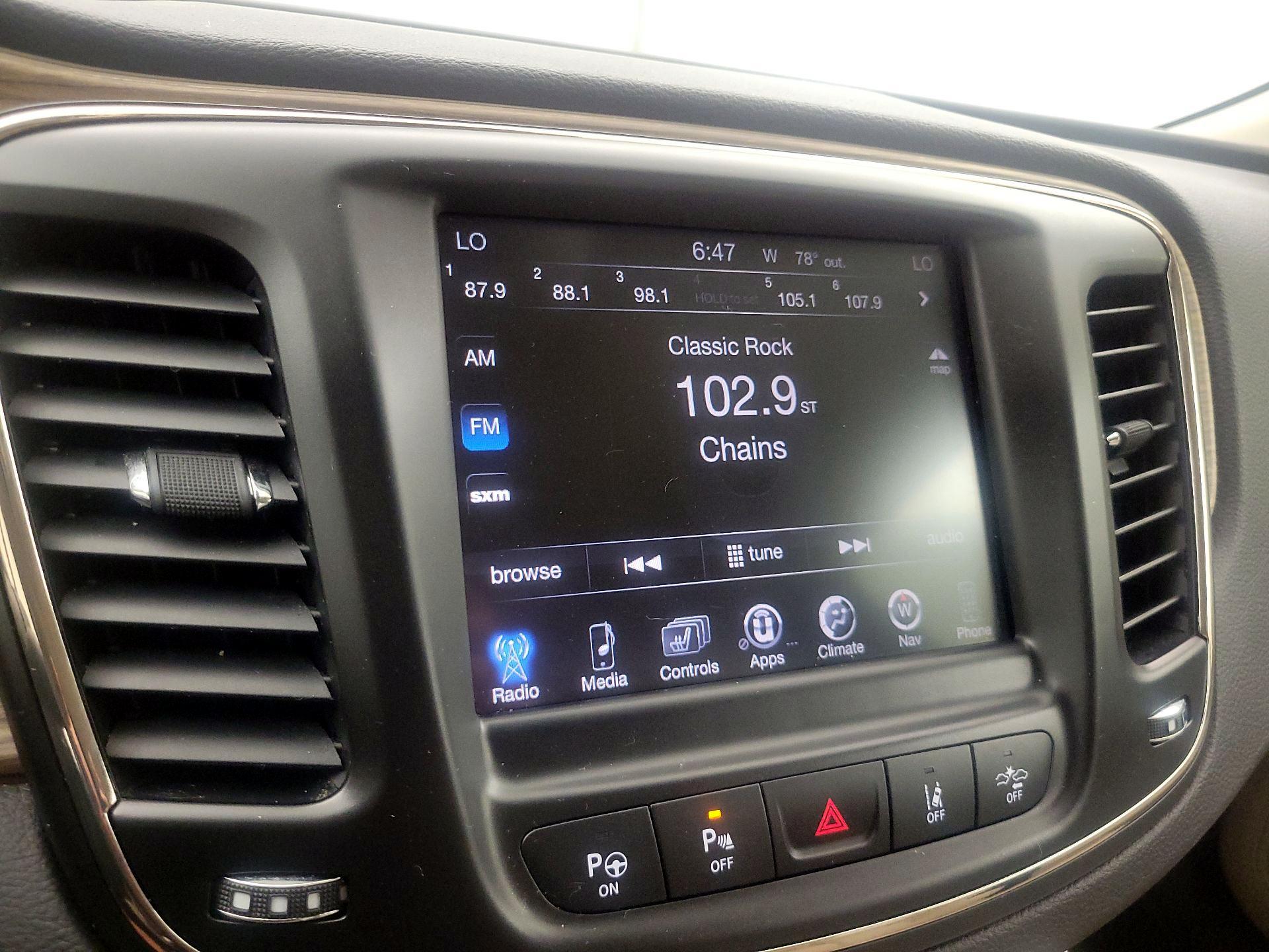 Thumbnail: 2015 Chrysler 200 - 16