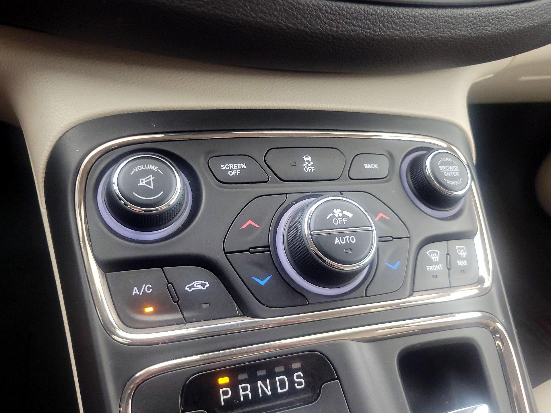 Thumbnail: 2015 Chrysler 200 - 17