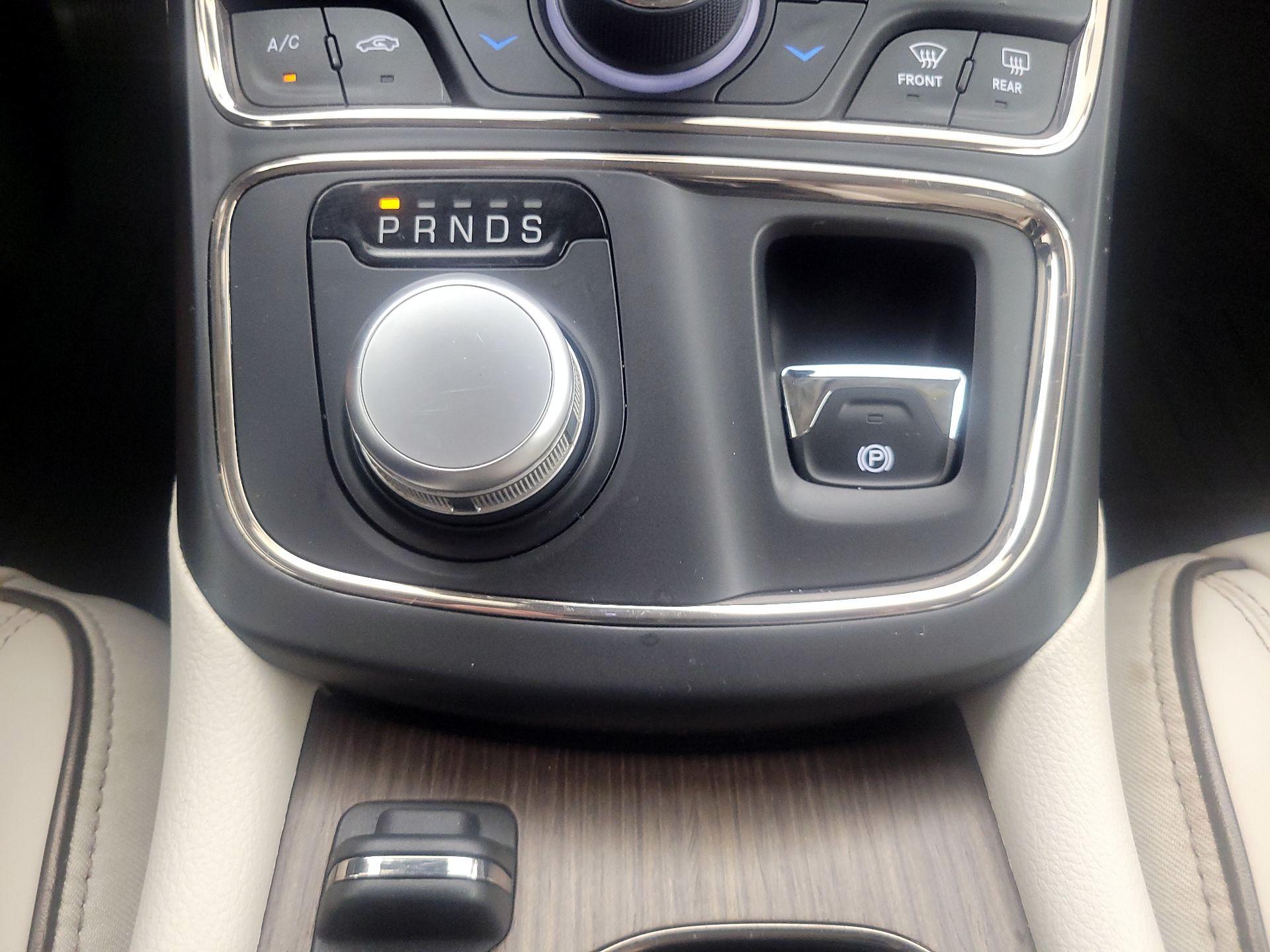 Thumbnail: 2015 Chrysler 200 - 18