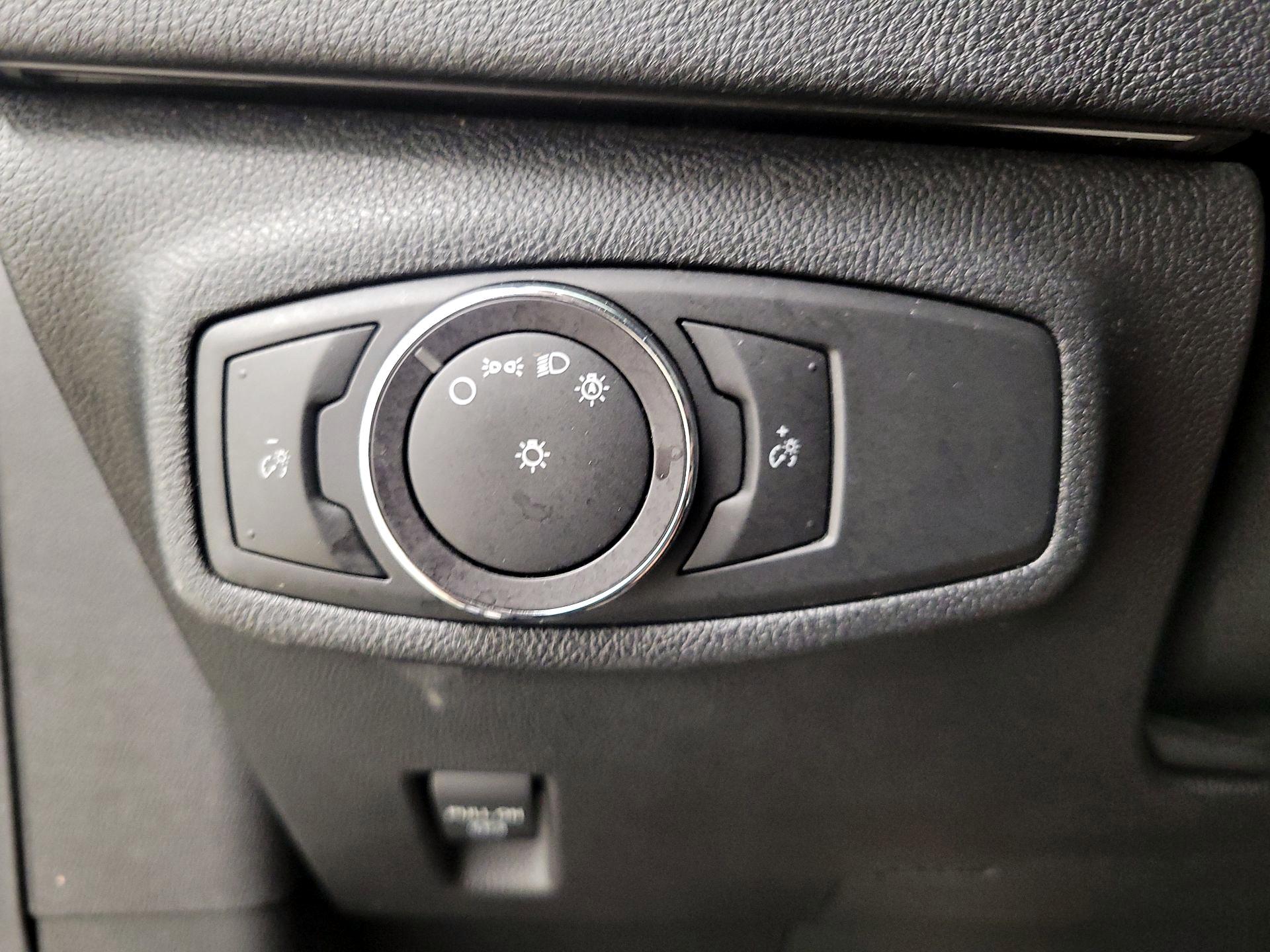 Thumbnail: 2015 Lincoln MKC - 13