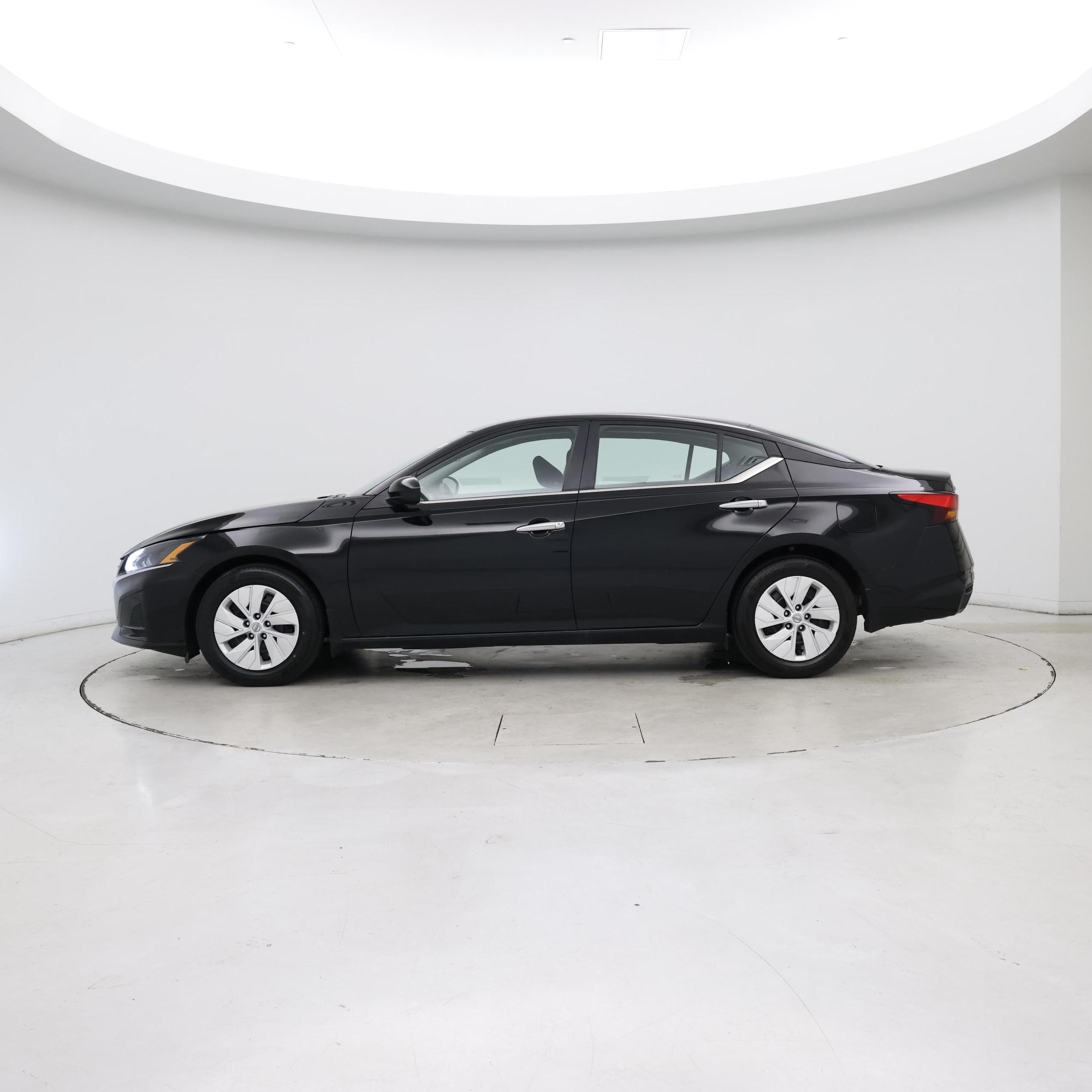 Thumbnail: 2023 Nissan Altima - 3