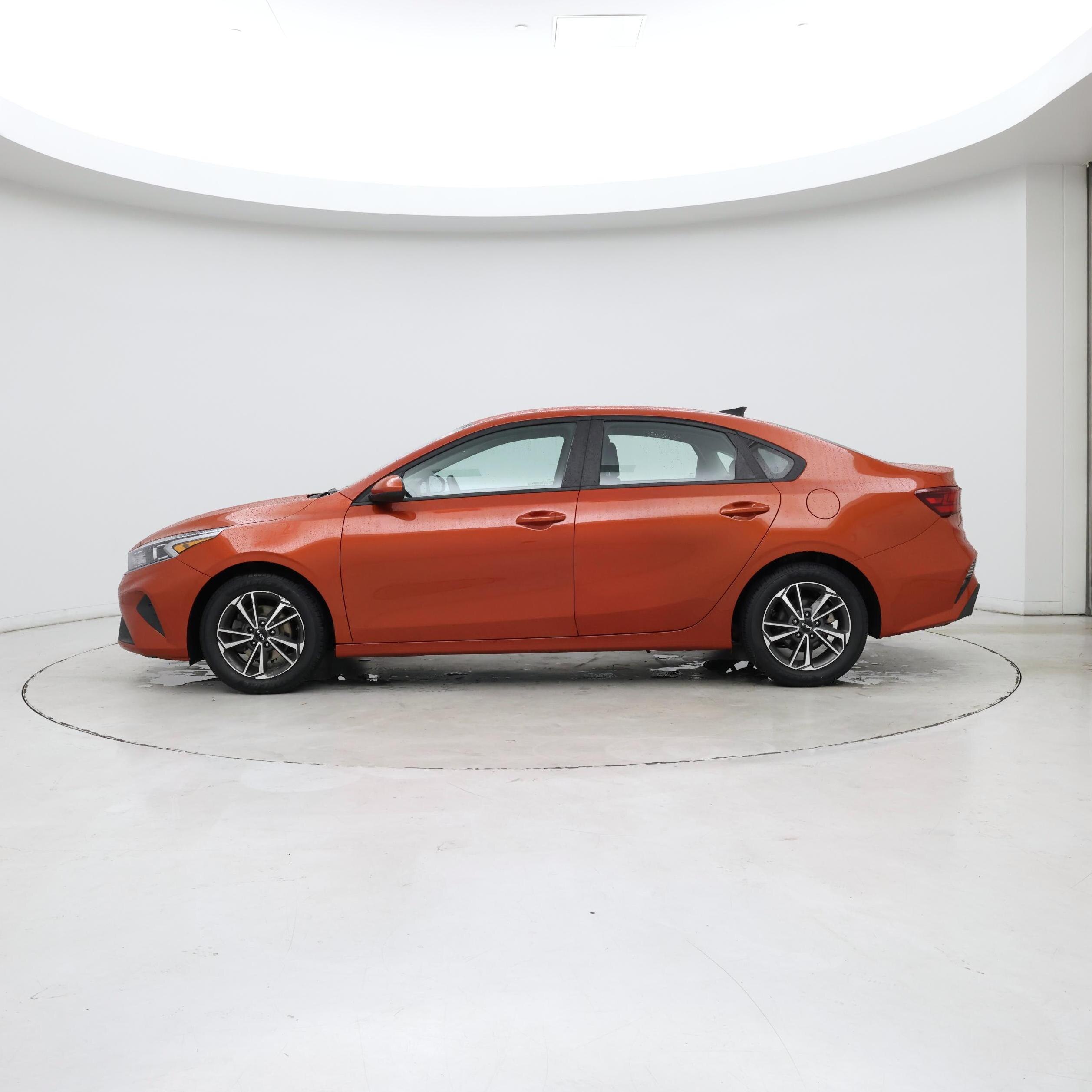 Thumbnail: 2022 Kia Forte - 3