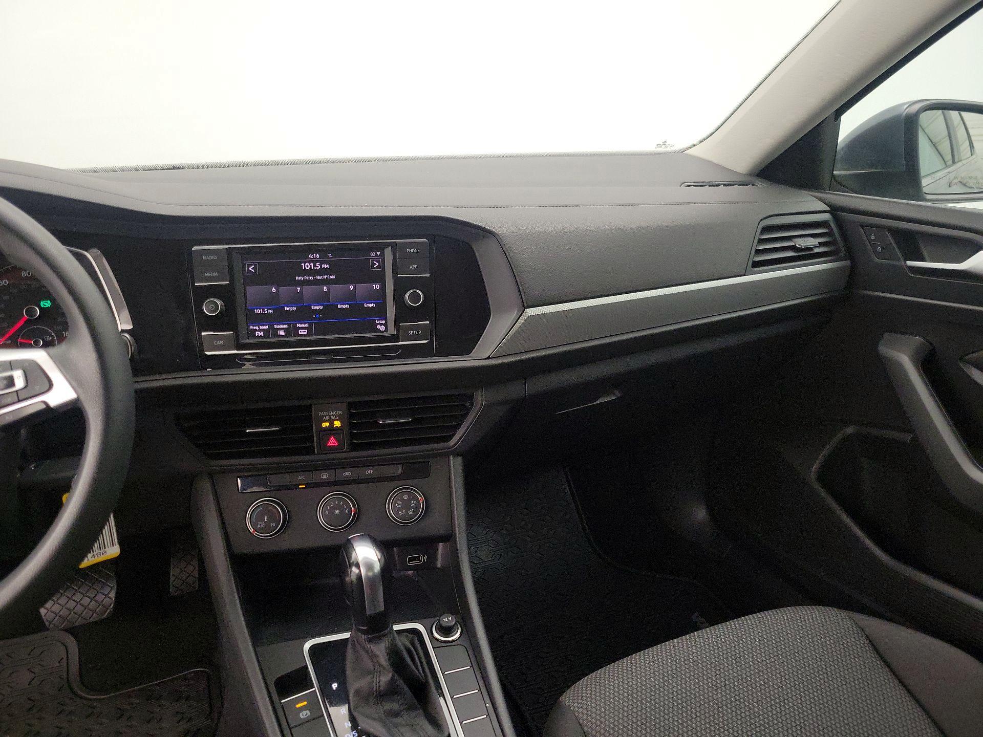 Thumbnail: 2019 Volkswagen Jetta - 9