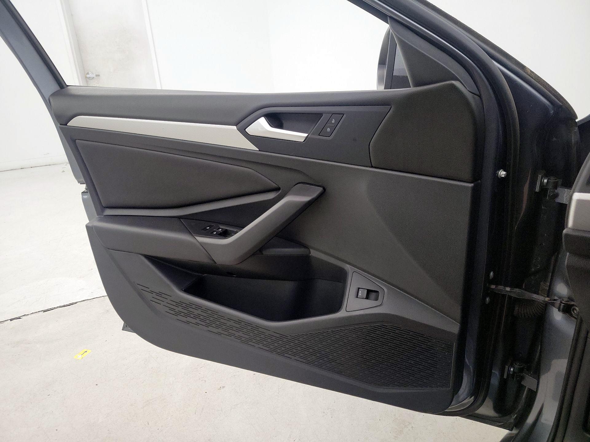 Thumbnail: 2019 Volkswagen Jetta - 12