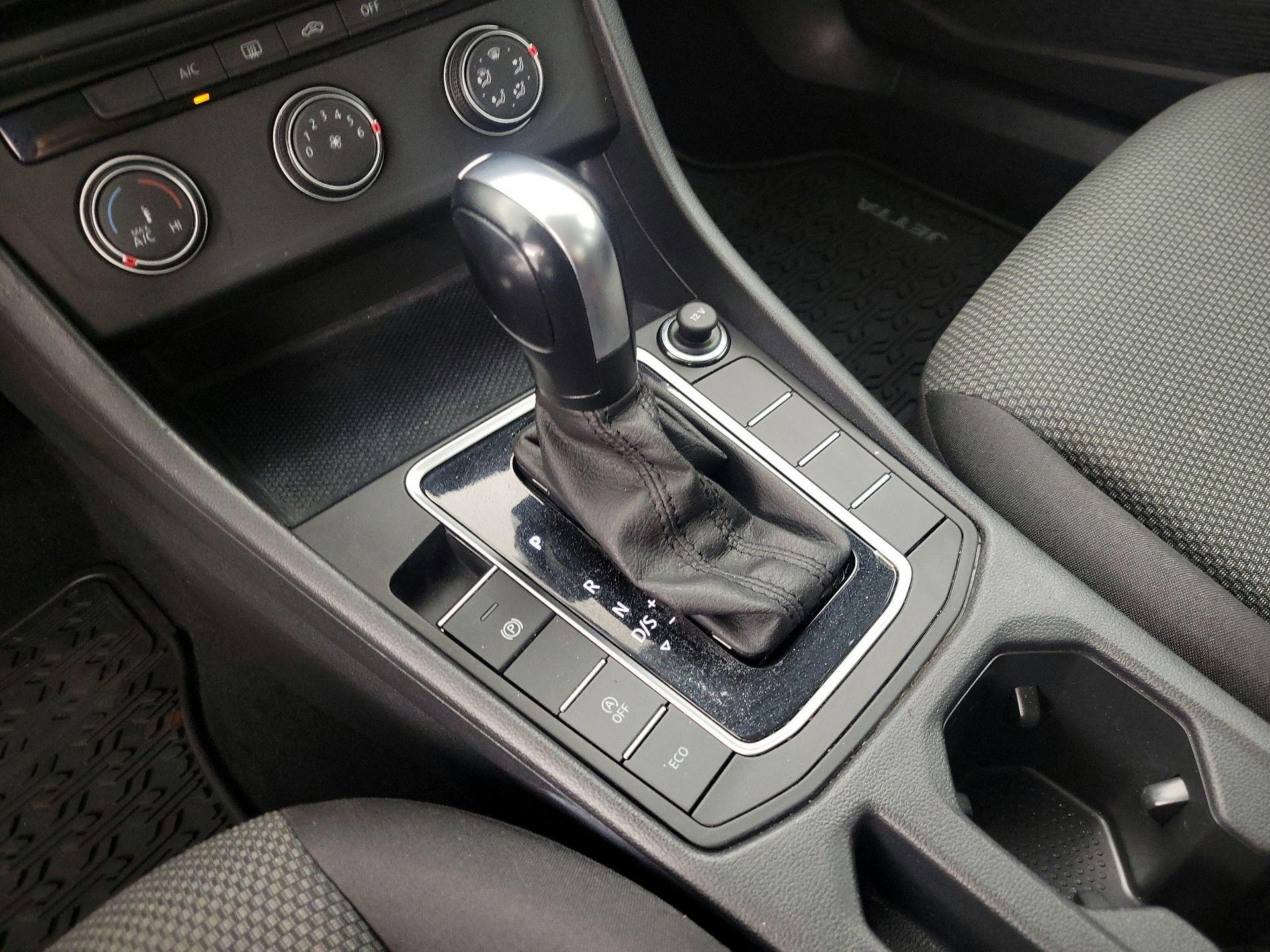 Thumbnail: 2019 Volkswagen Jetta - 17