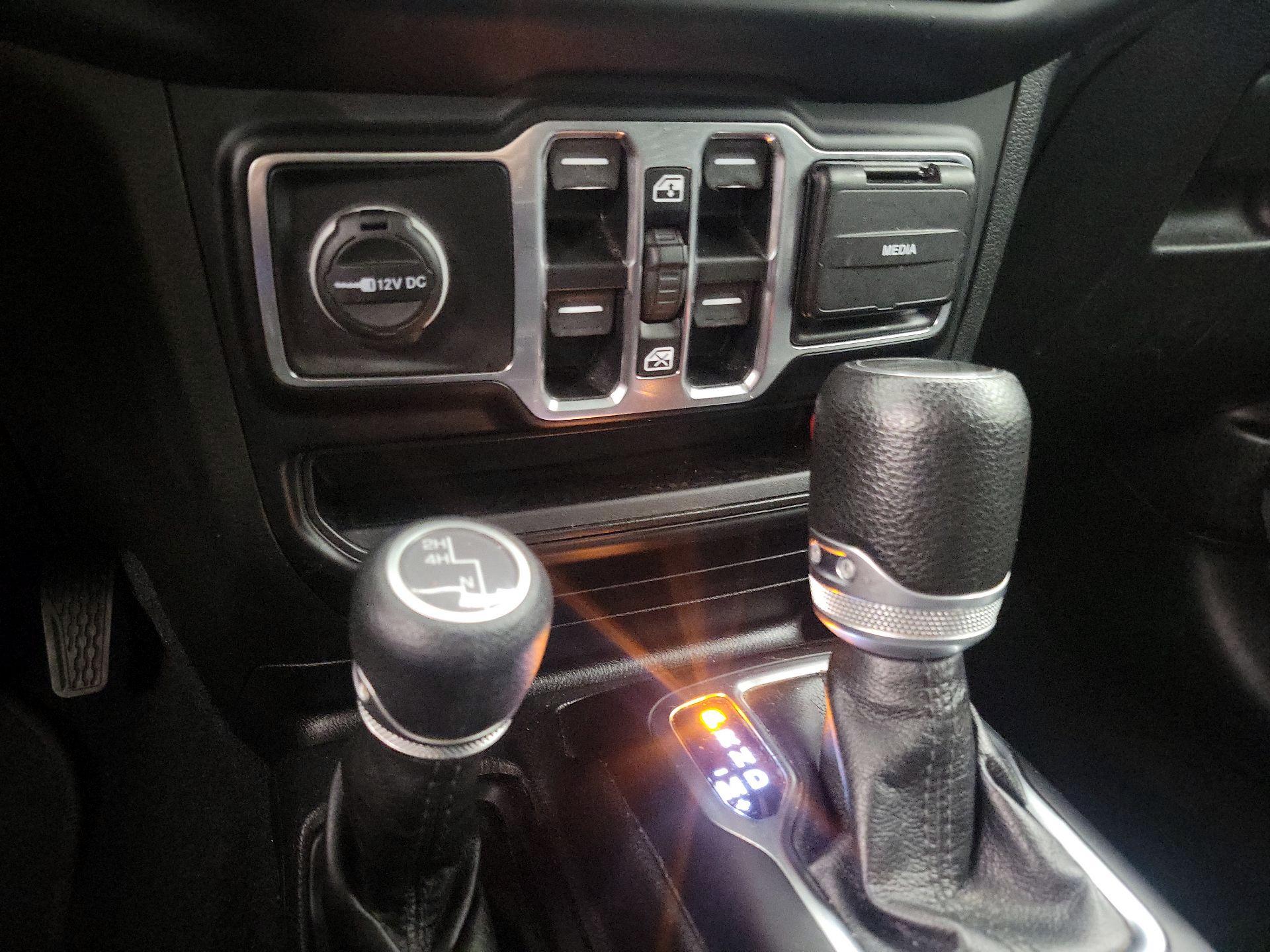 Thumbnail: 2021 Jeep Gladiator - 18