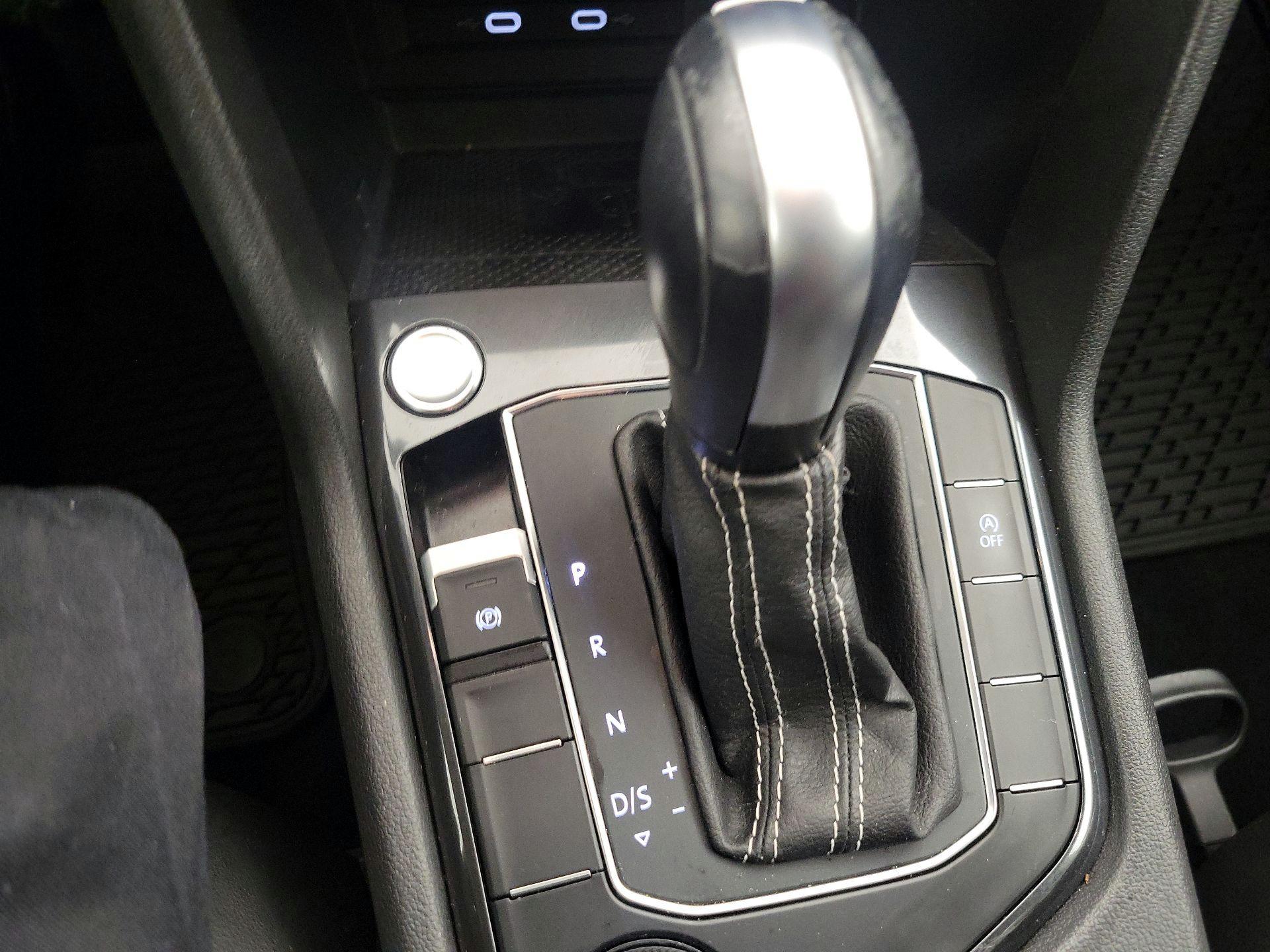 Thumbnail: 2021 Volkswagen Tiguan - 17