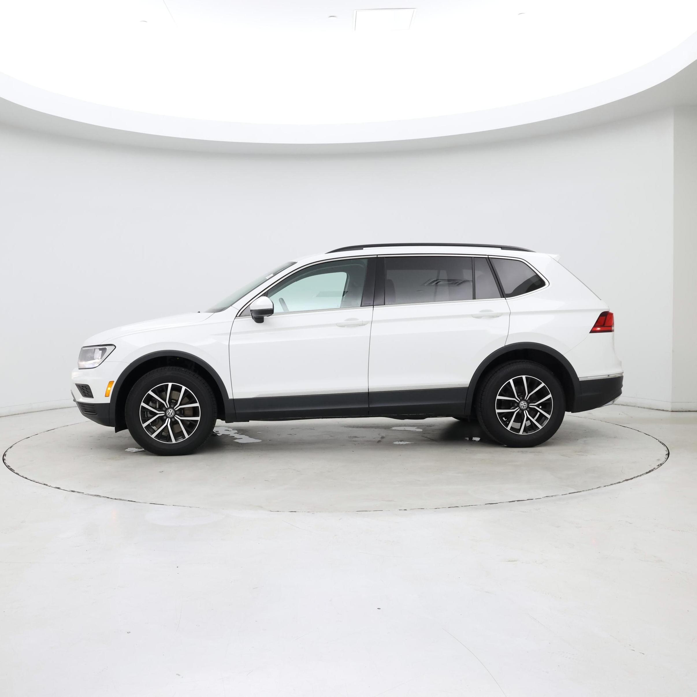 Thumbnail: 2021 Volkswagen Tiguan - 3