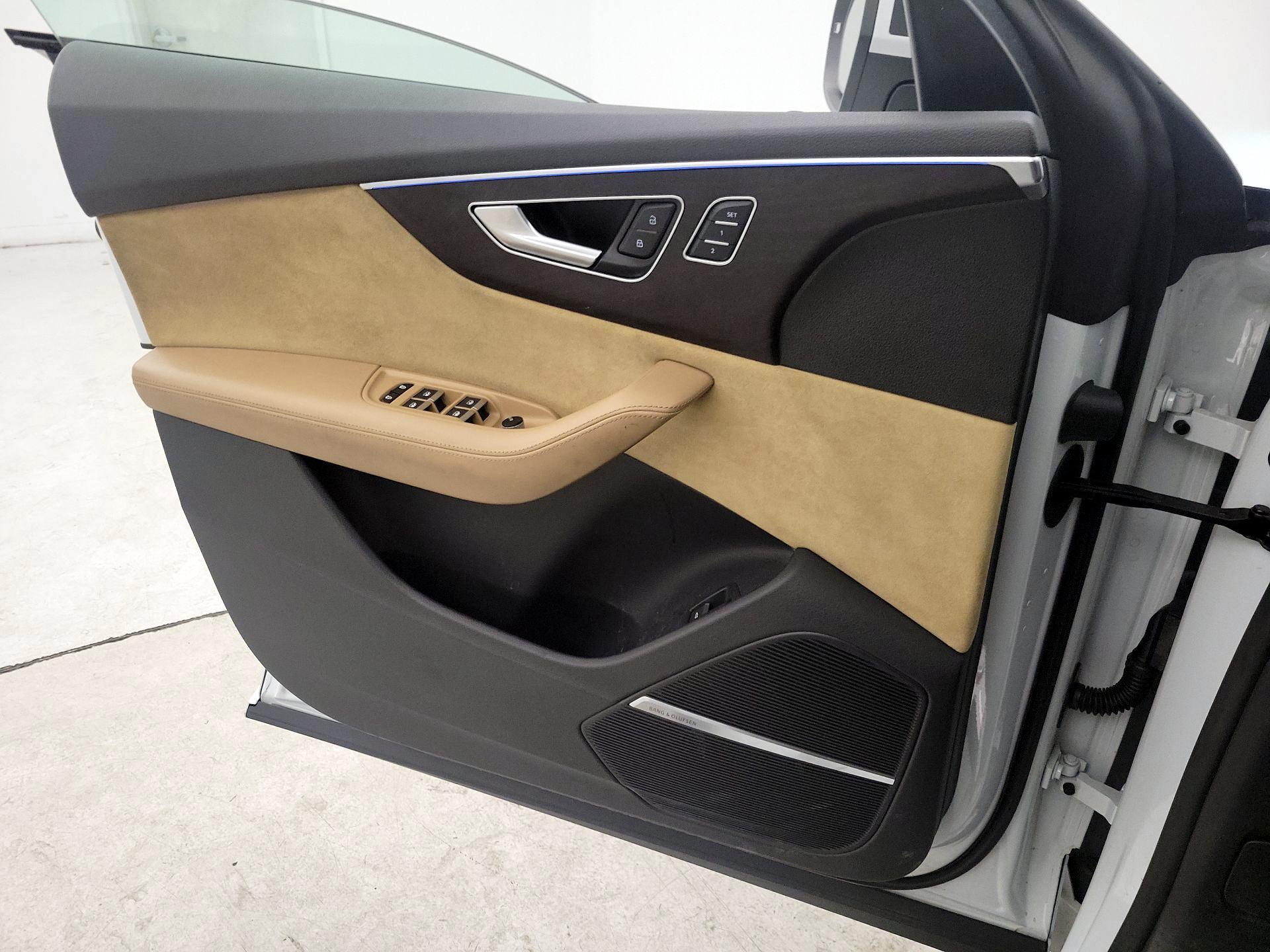 Thumbnail: 2020 Audi Q8 - 12