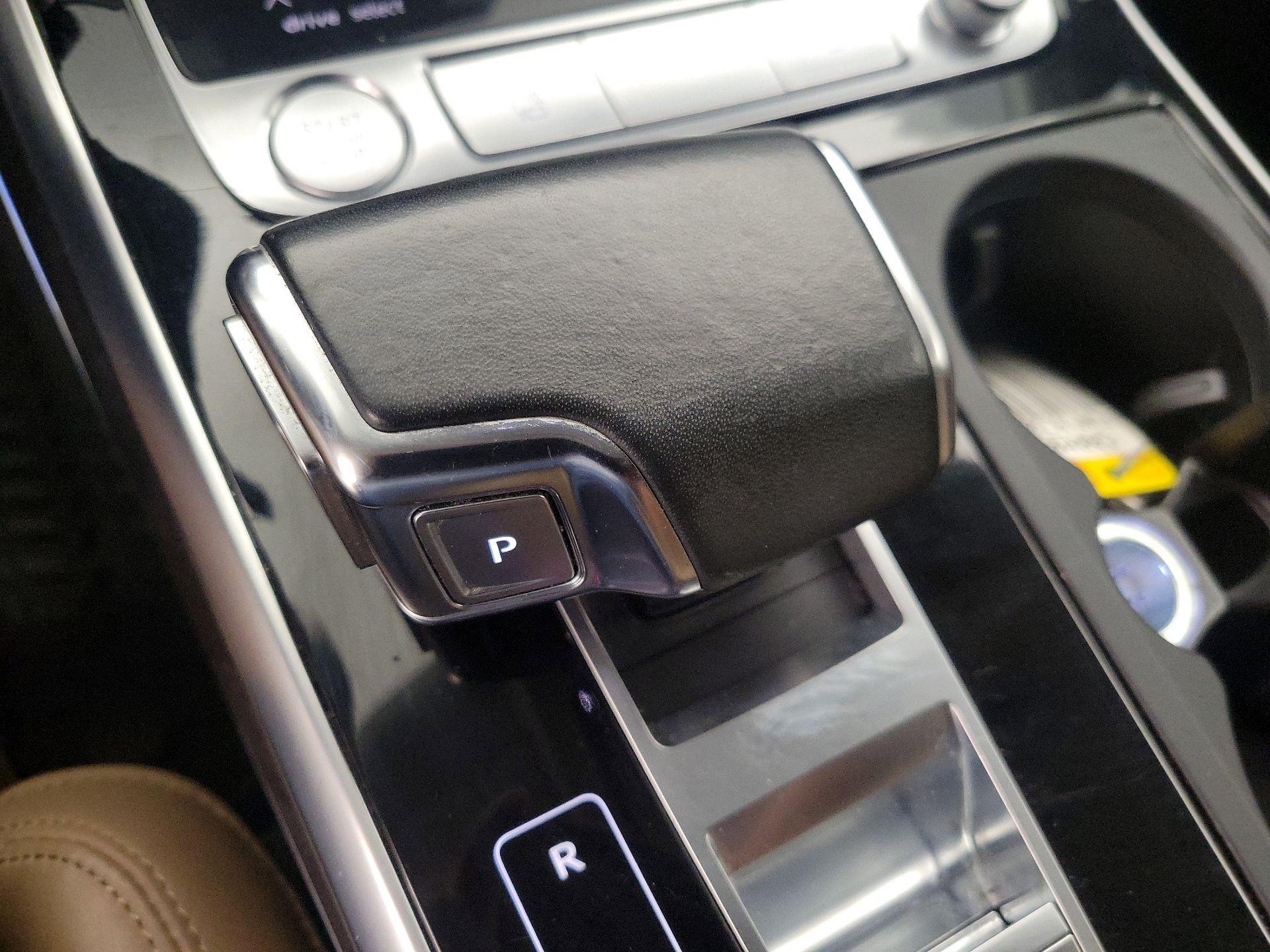 Thumbnail: 2020 Audi Q8 - 17