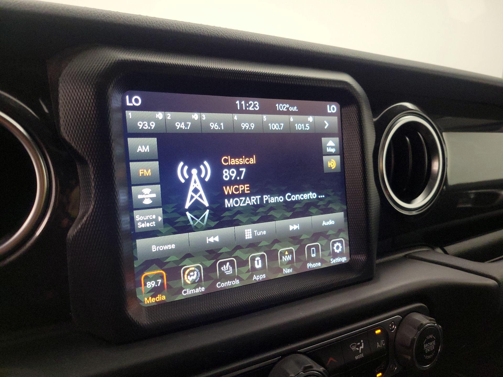 Thumbnail: 2022 Jeep Wrangler - 15