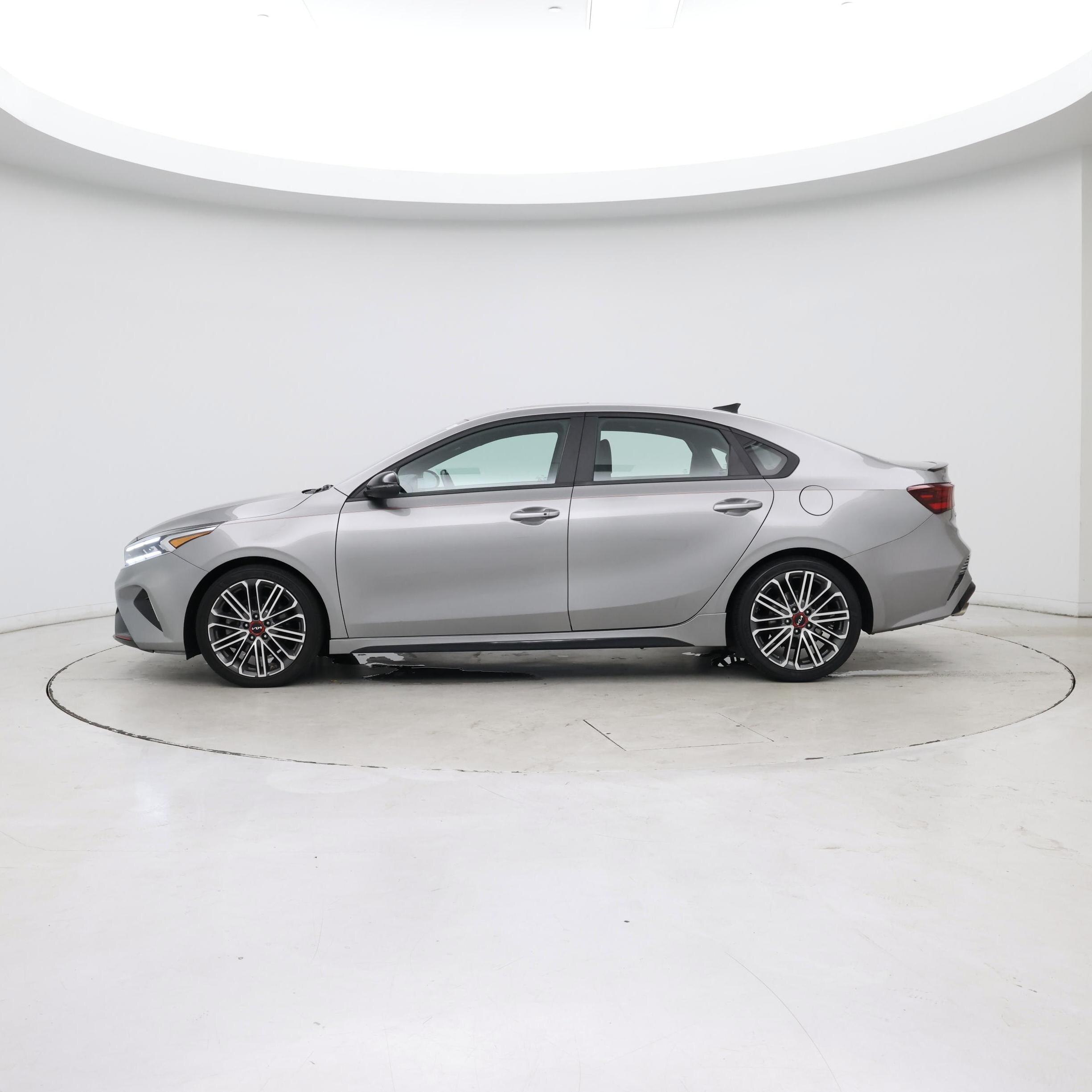 Thumbnail: 2022 Kia Forte - 3
