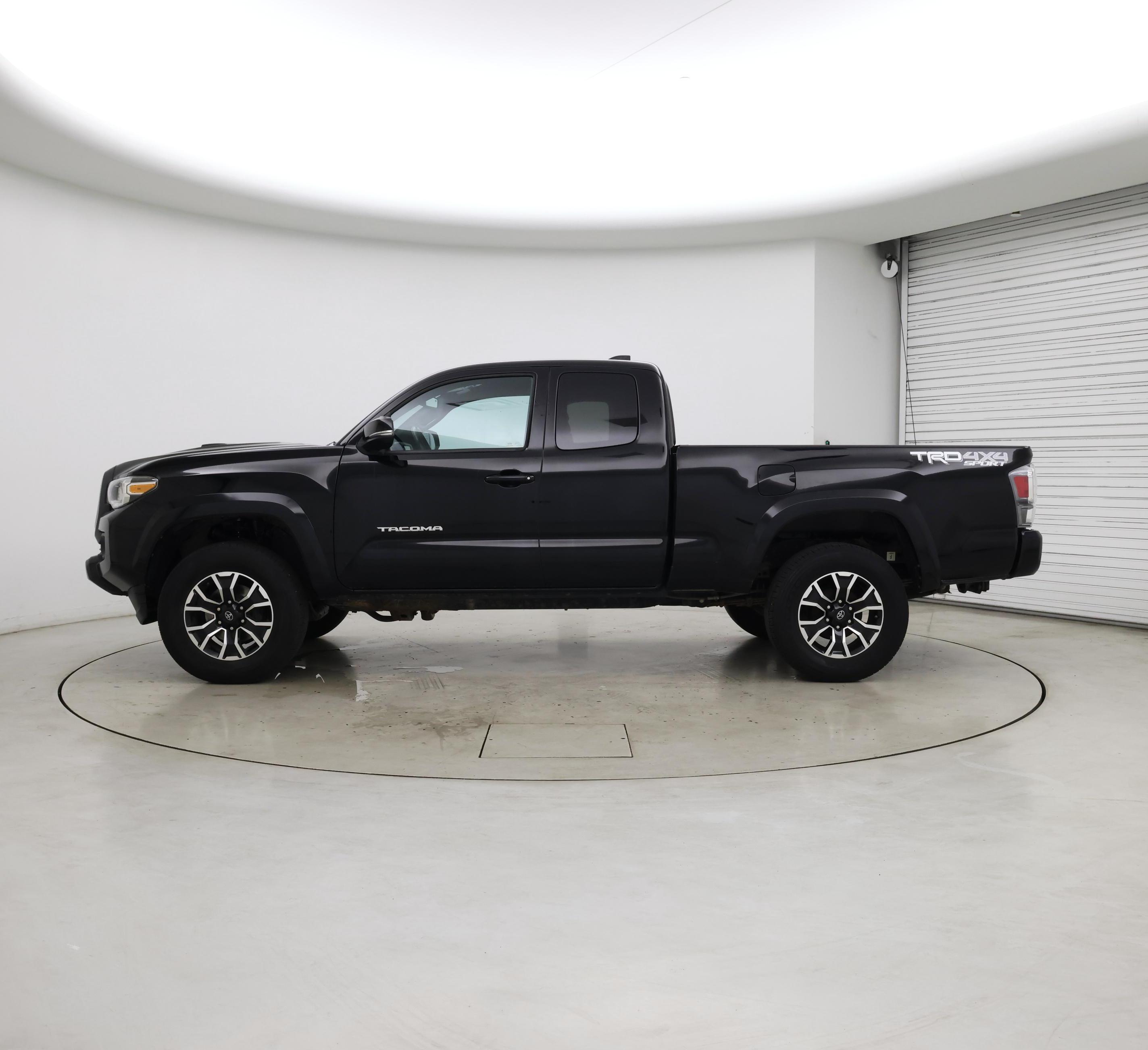 Thumbnail: 2020 Toyota Tacoma - 3