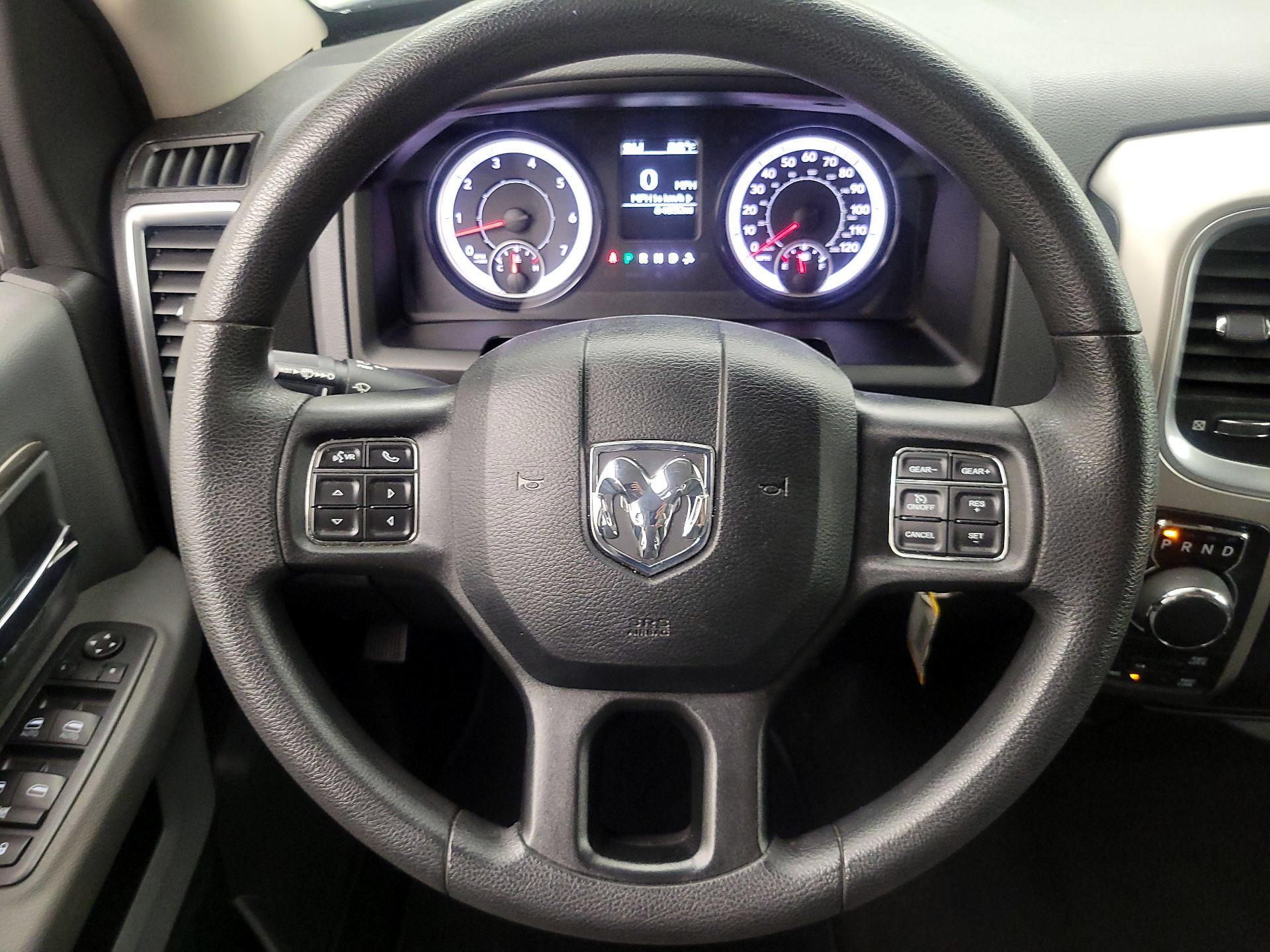 Thumbnail: 2020 RAM 1500 Classic - 10