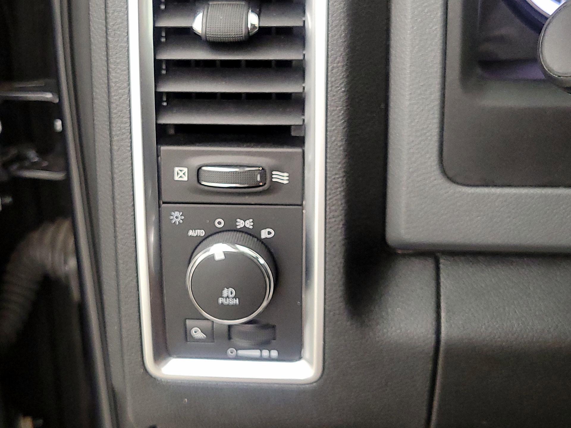 Thumbnail: 2020 RAM 1500 Classic - 13