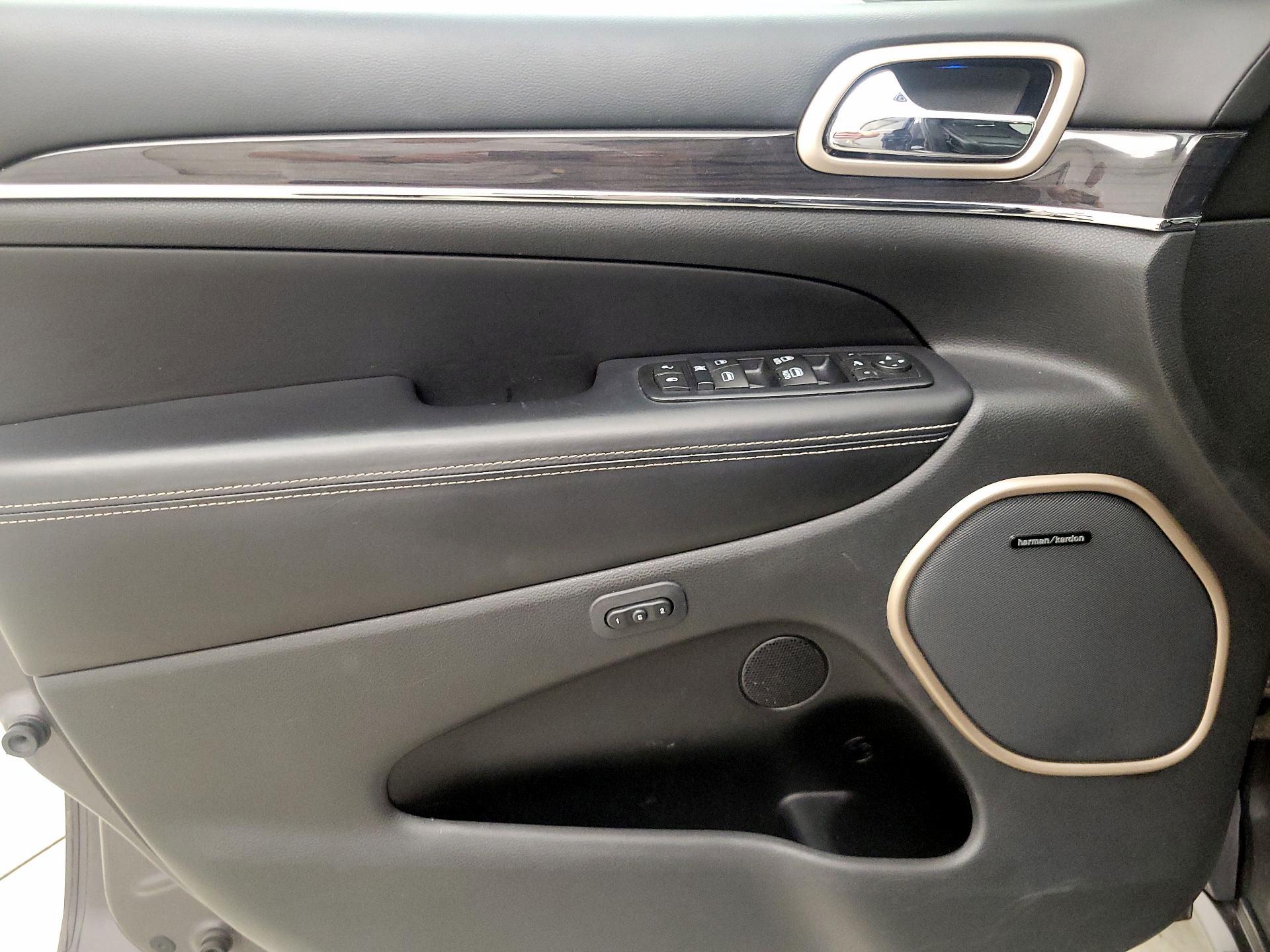 Thumbnail: 2015 Jeep Grand Cherokee - 12