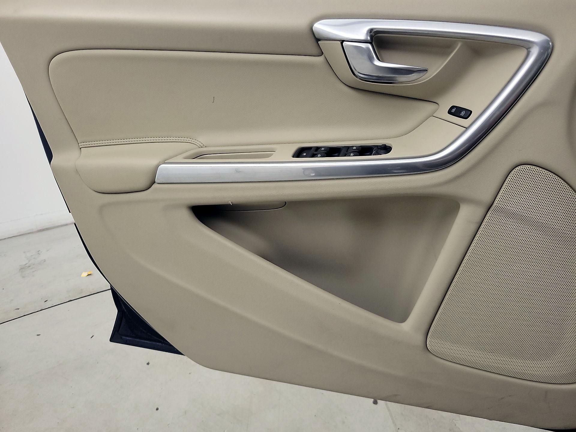Thumbnail: 2015 Volvo S60 - 12