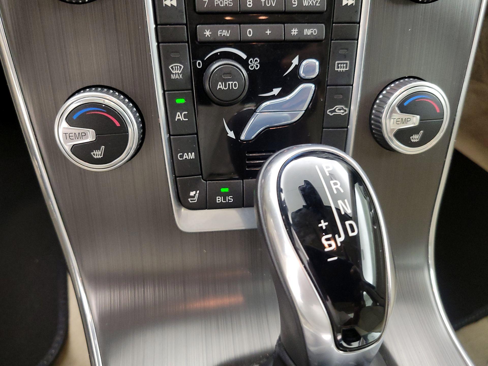Thumbnail: 2015 Volvo S60 - 16