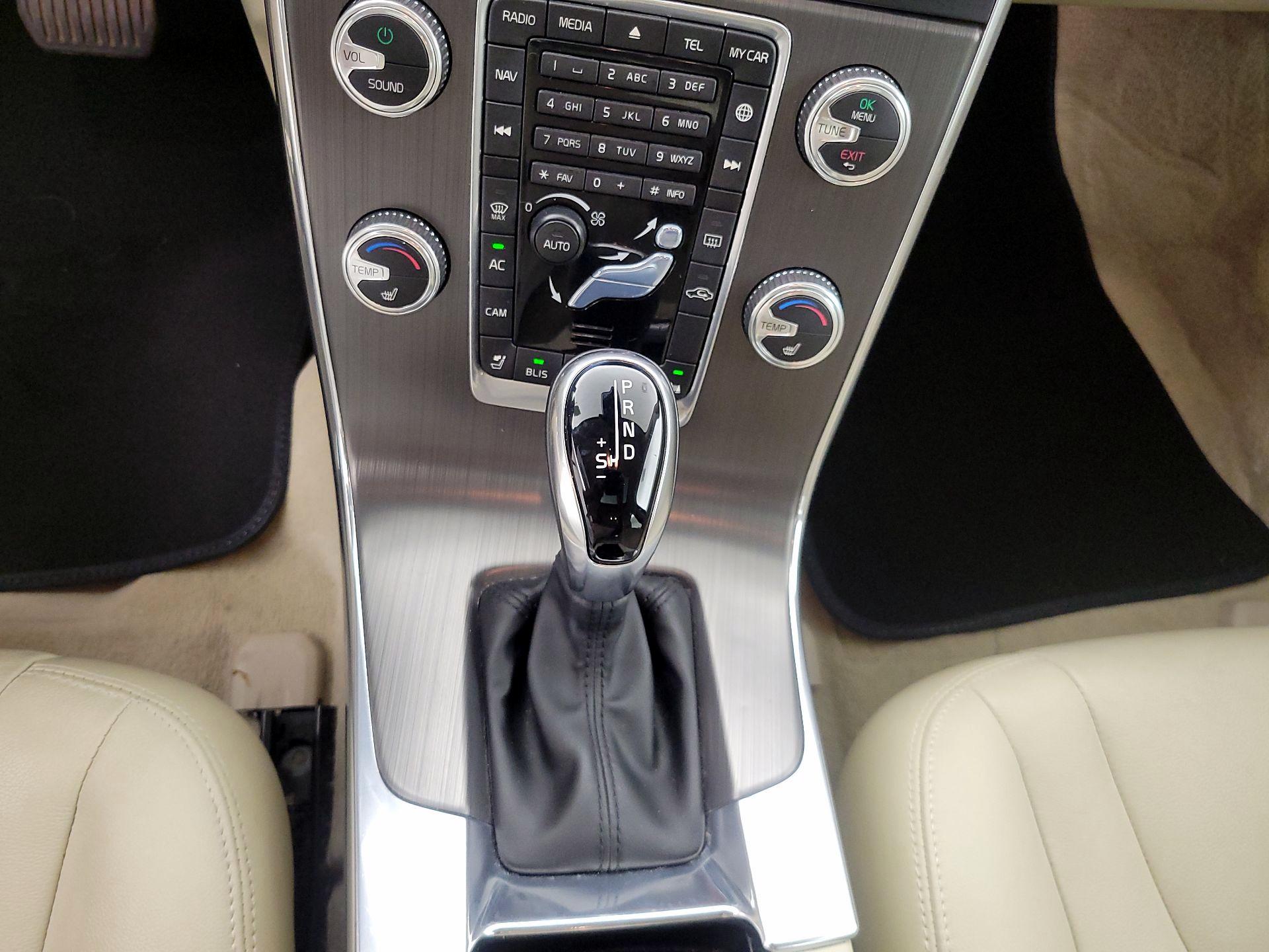 Thumbnail: 2015 Volvo S60 - 17