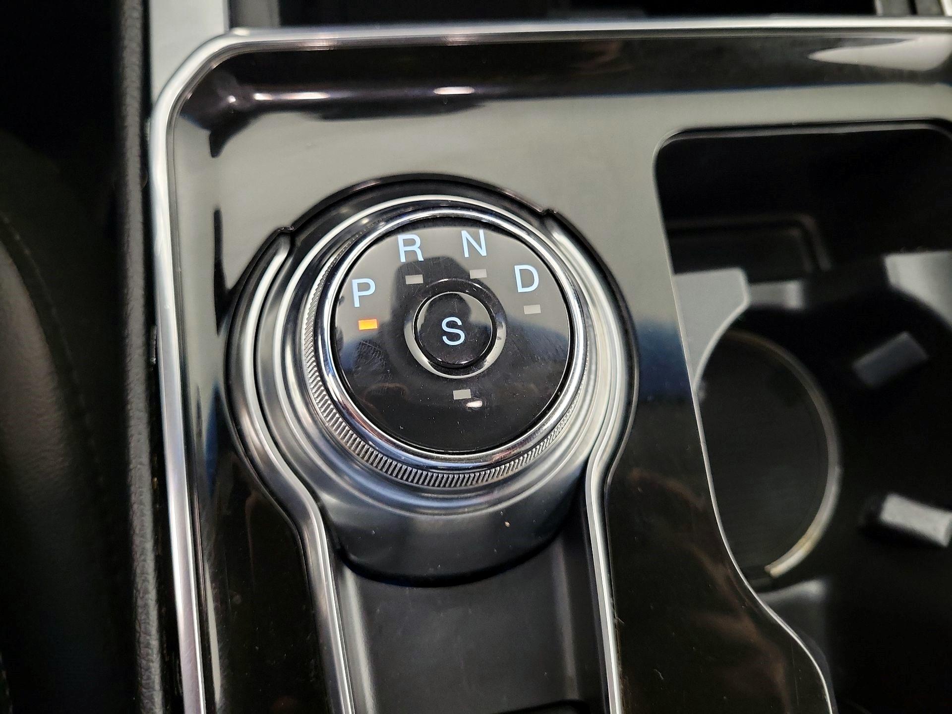 Thumbnail: 2019 Ford Edge - 16