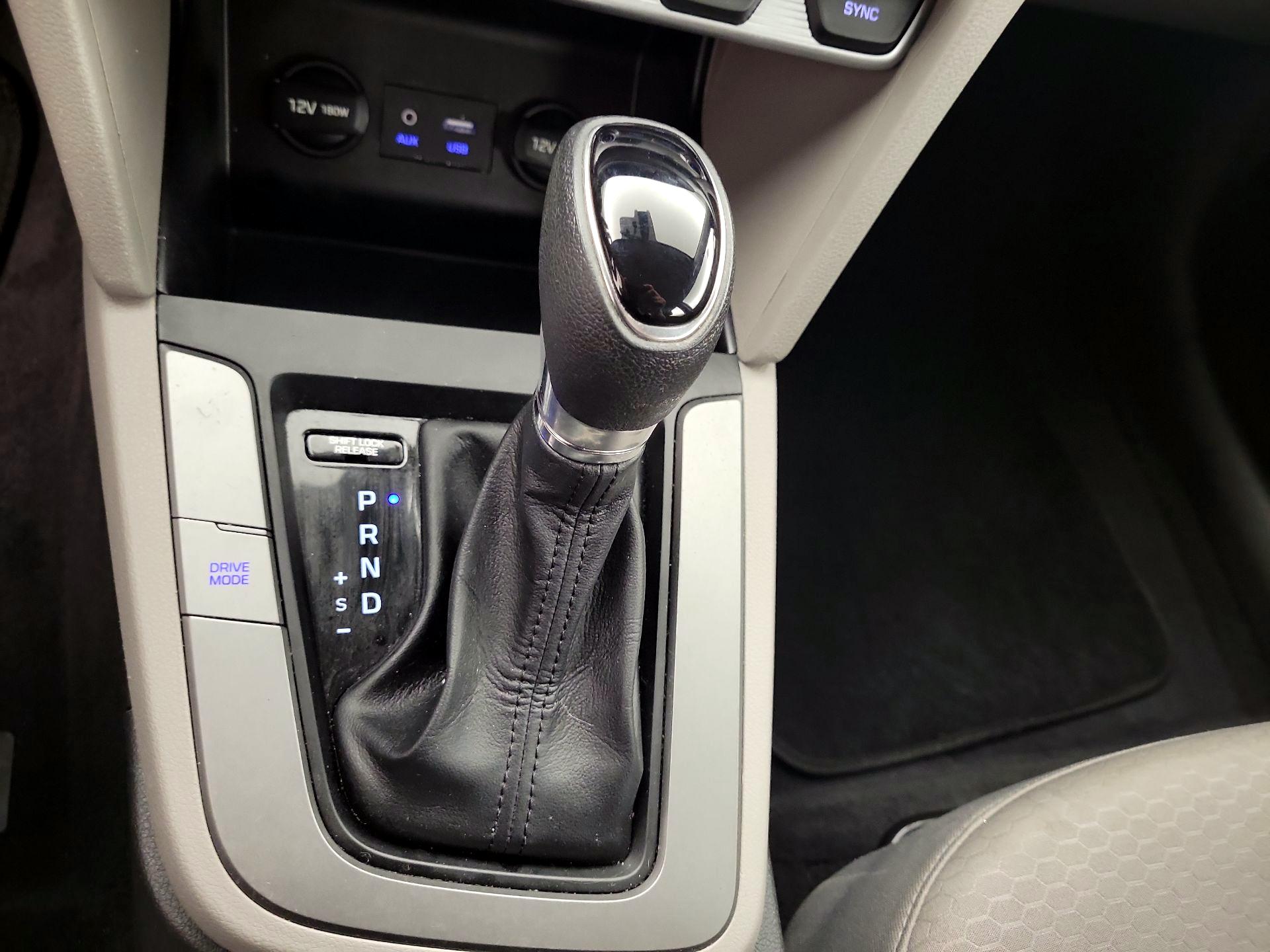 Thumbnail: 2020 Hyundai Elantra - 17