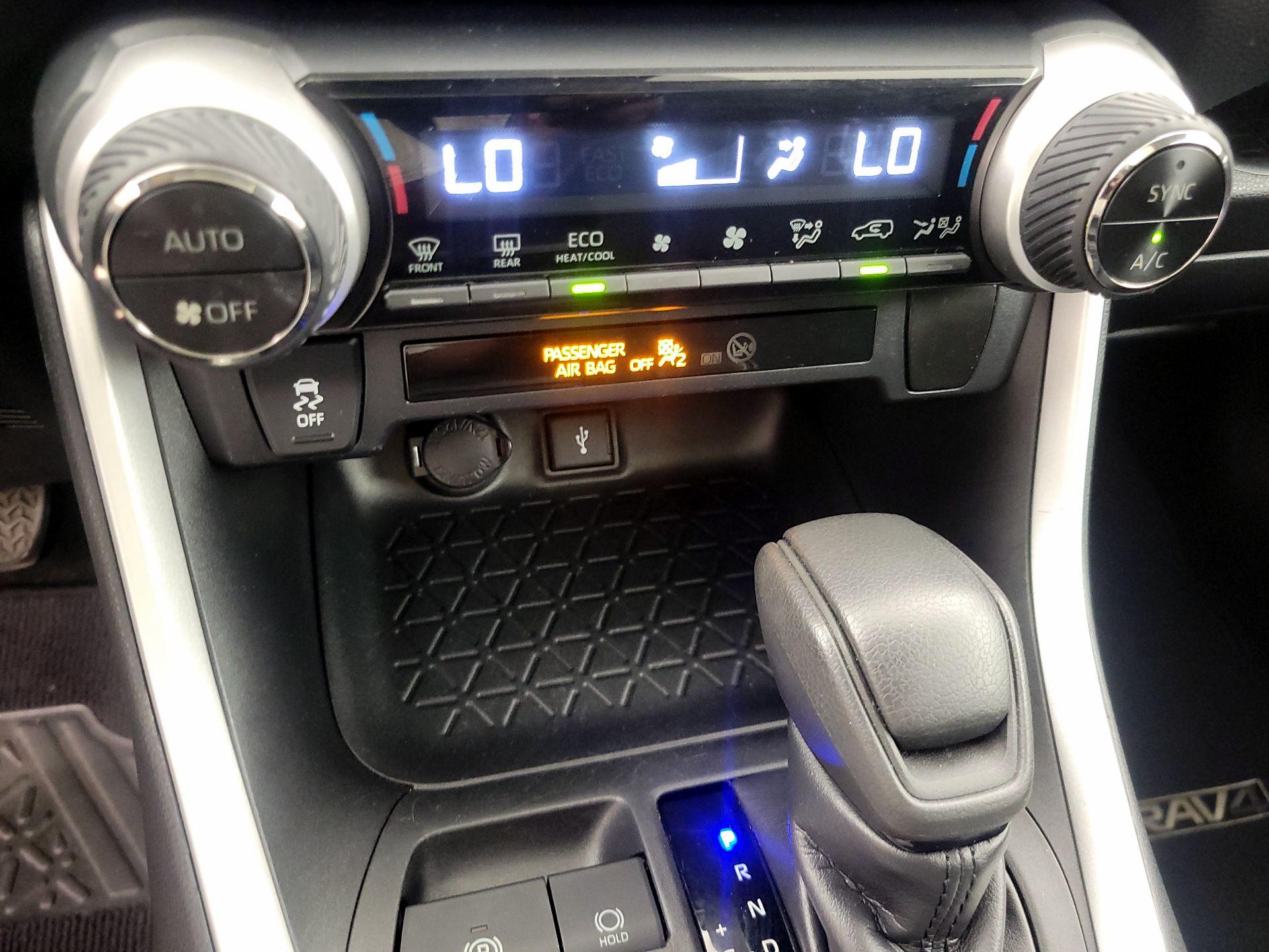 Thumbnail: 2020 Toyota RAV4 - 16
