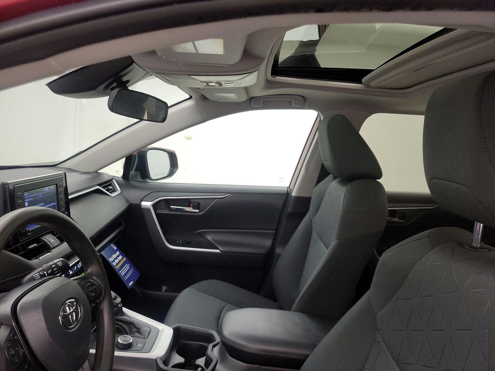 Thumbnail: 2020 Toyota RAV4 - 19