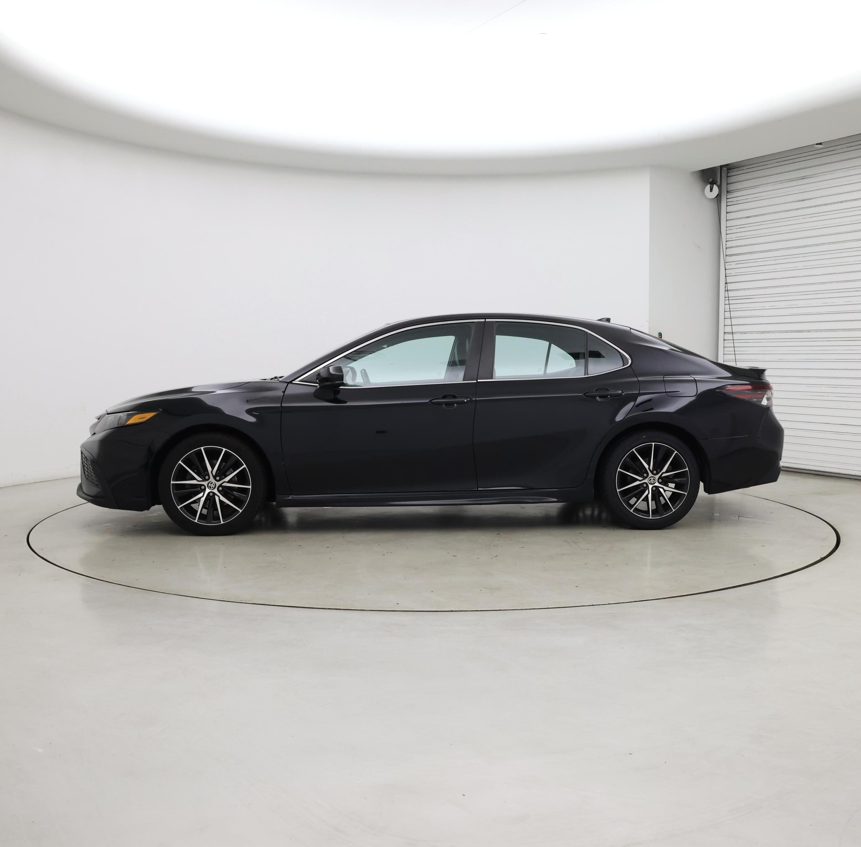Thumbnail: 2021 Toyota Camry - 3