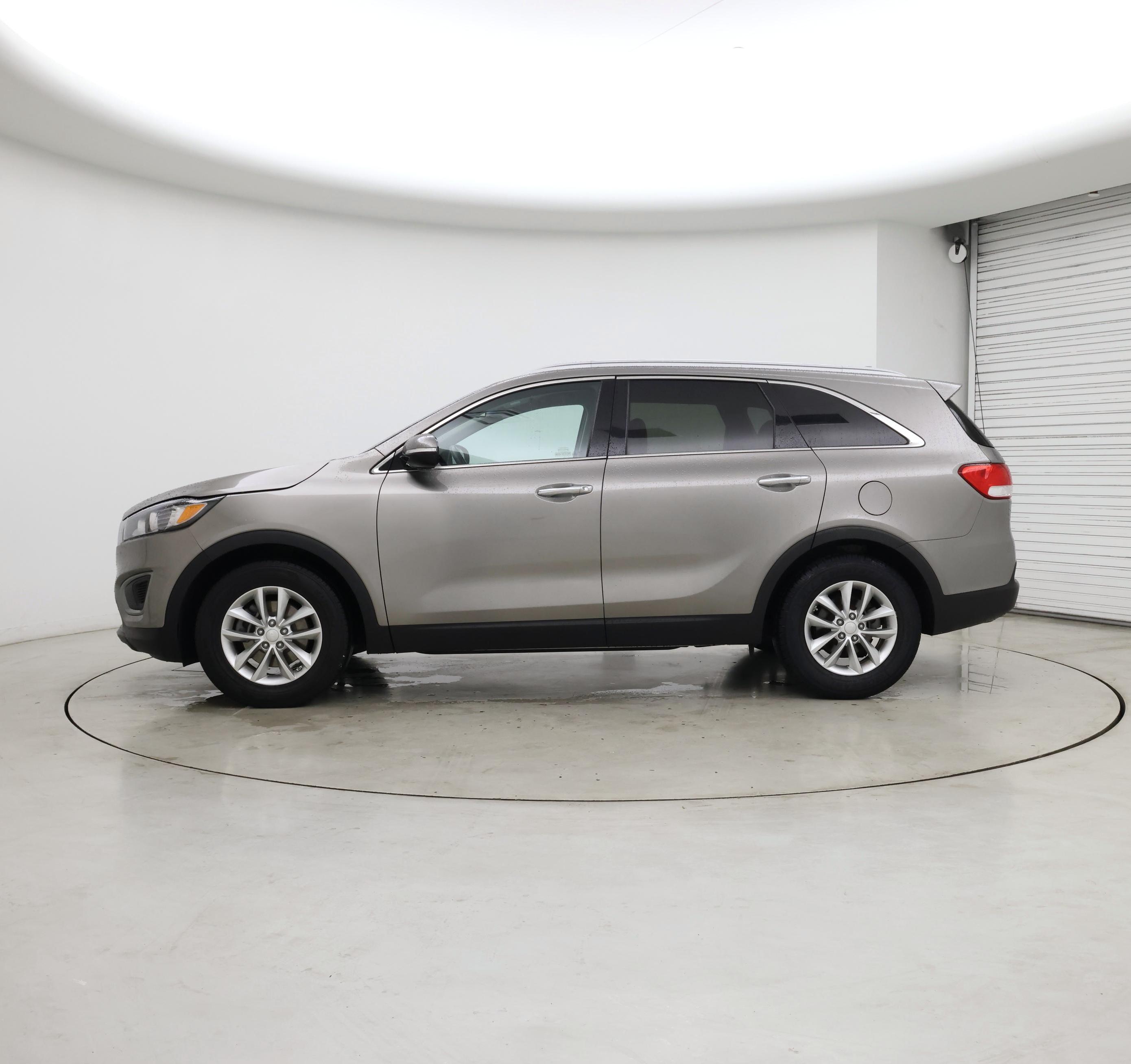 Thumbnail: 2016 Kia Sorento - 3