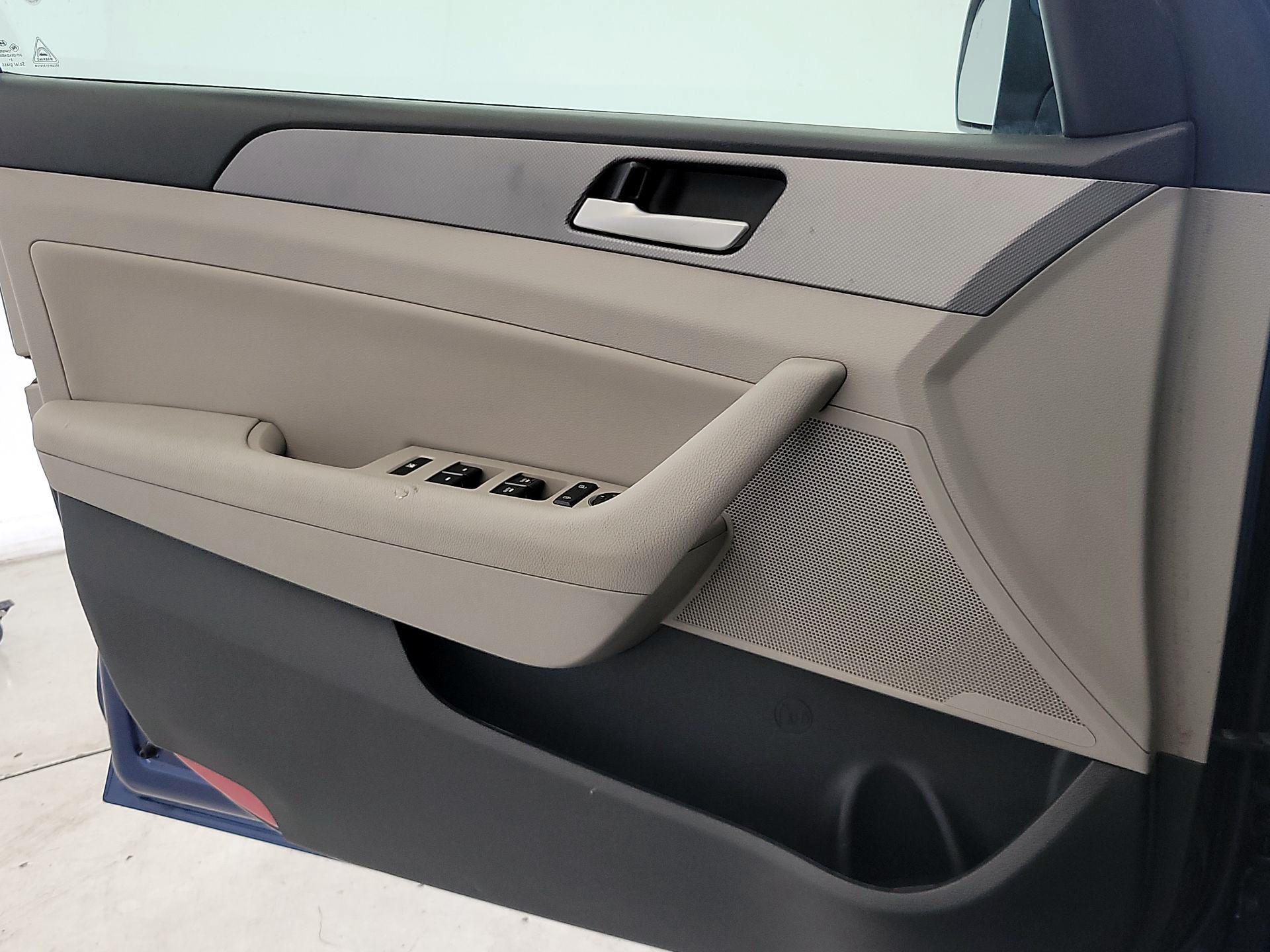 Thumbnail: 2019 Hyundai Sonata - 12