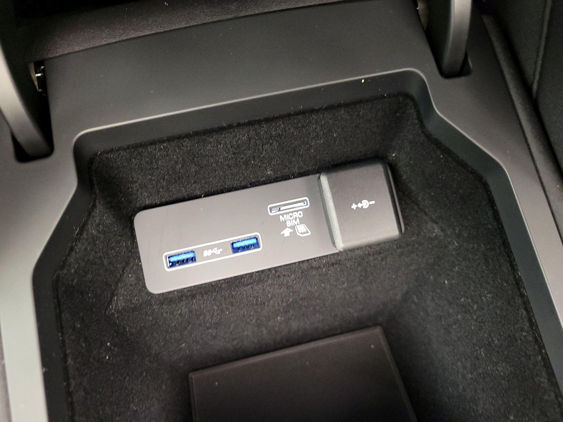 Thumbnail: 2020 Land Rover Discovery Sport - 19