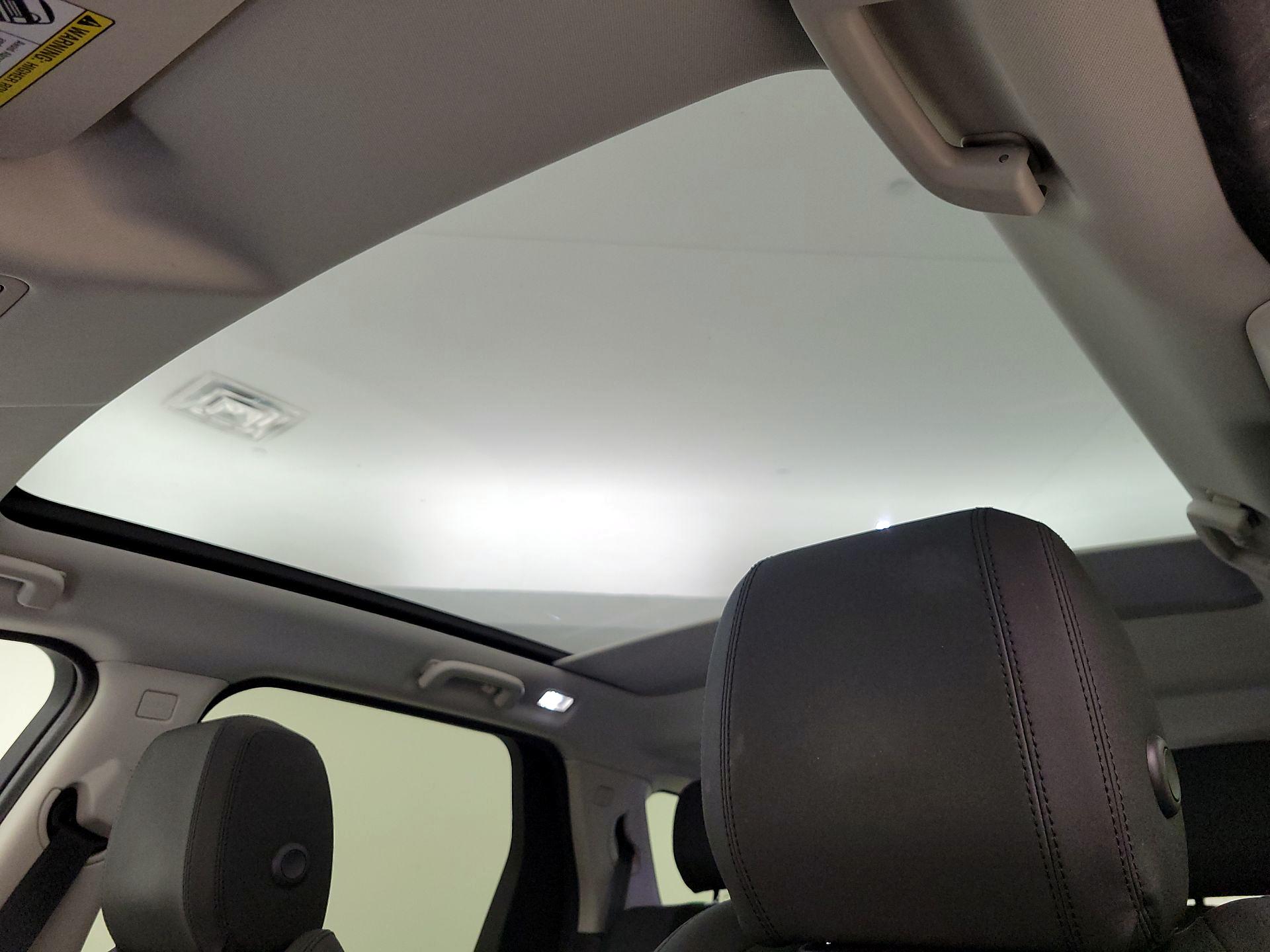 Thumbnail: 2020 Land Rover Discovery Sport - 20