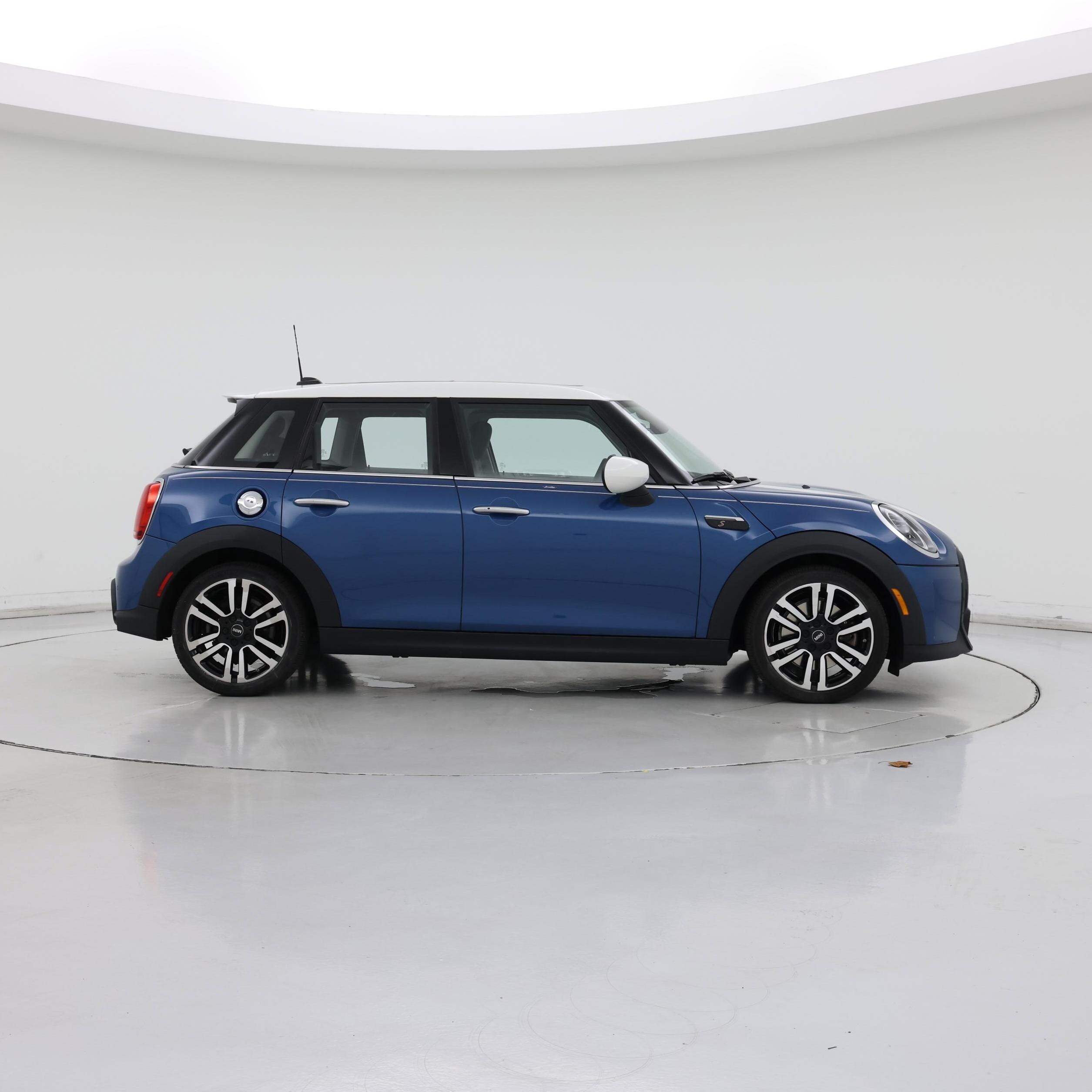 Thumbnail: 2022 MINI Cooper Hardtop - 7