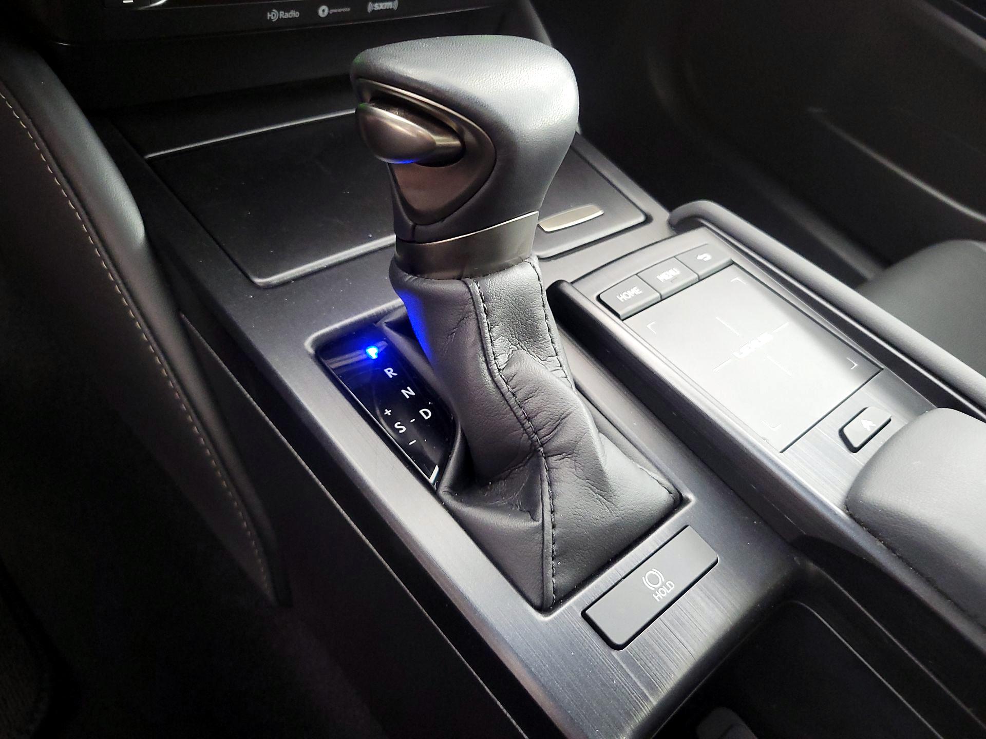 Thumbnail: 2022 Lexus ES - 17