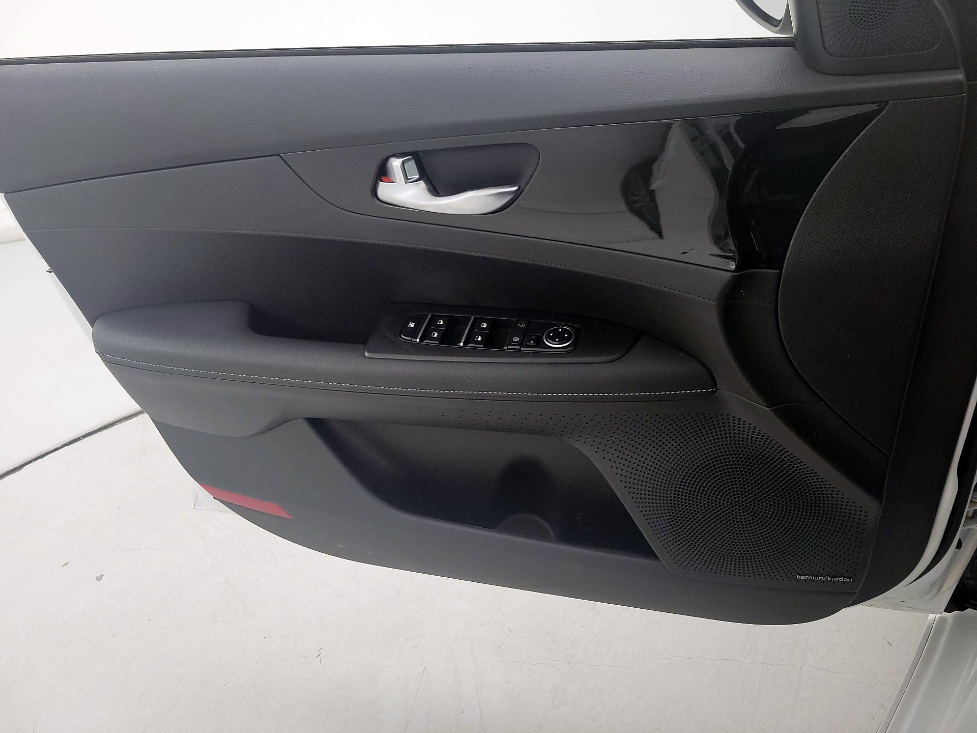 Thumbnail: 2022 Kia Forte - 12