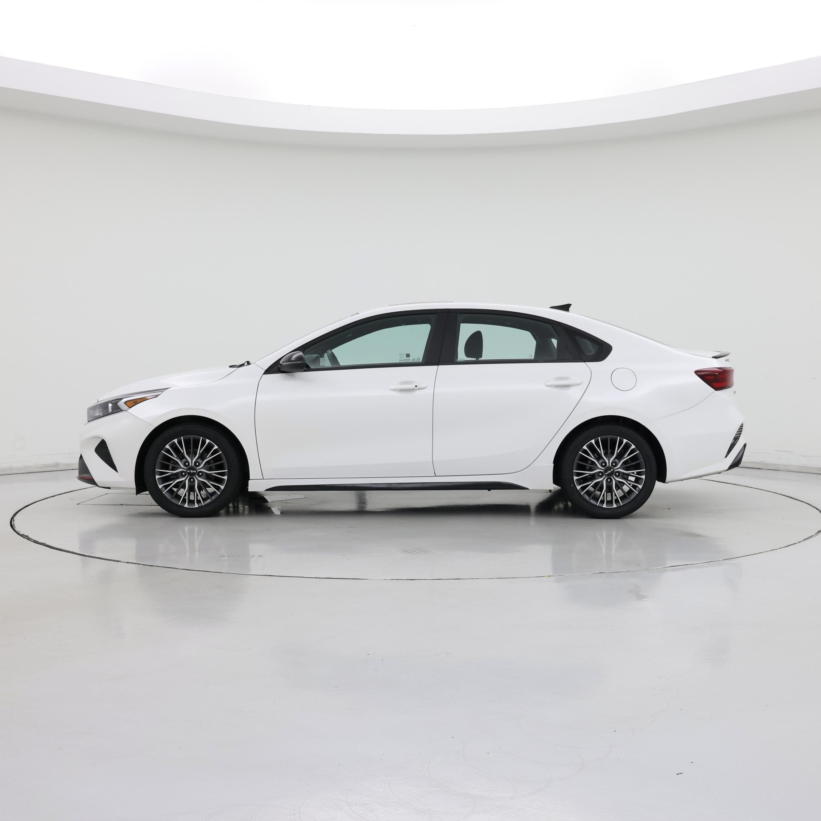 Thumbnail: 2022 Kia Forte - 3