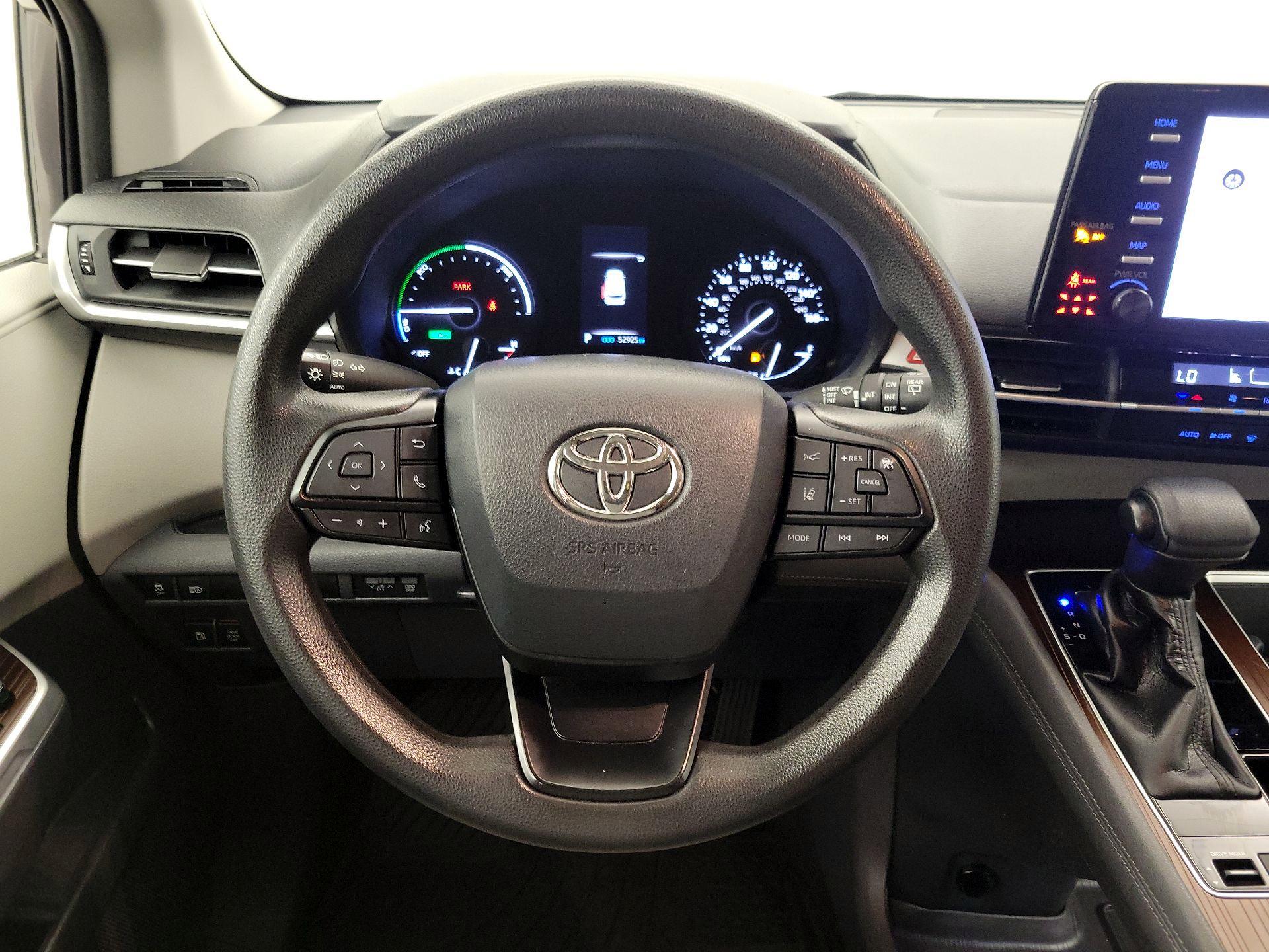 Thumbnail: 2022 Toyota Sienna - 10