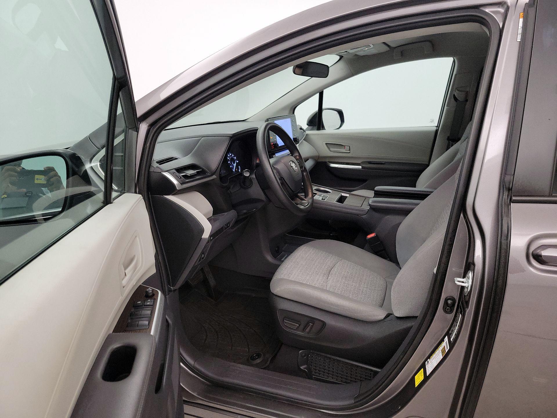 Thumbnail: 2022 Toyota Sienna - 11